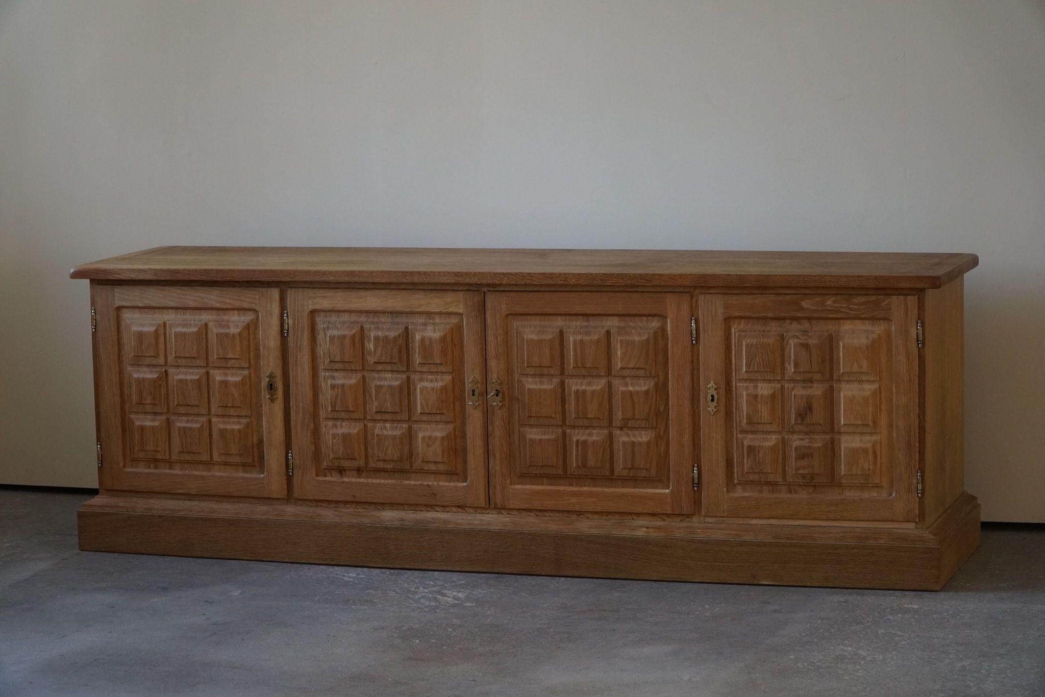 Danish Mid Century, Classic Low Rectangular Brutalist Sideboard in Oak, 1950s 9