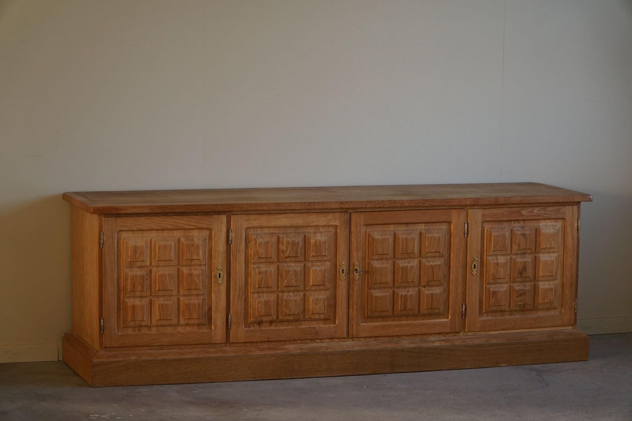 Danish Mid Century, Classic Low Rectangular Brutalist Sideboard in Oak, 1950s 1