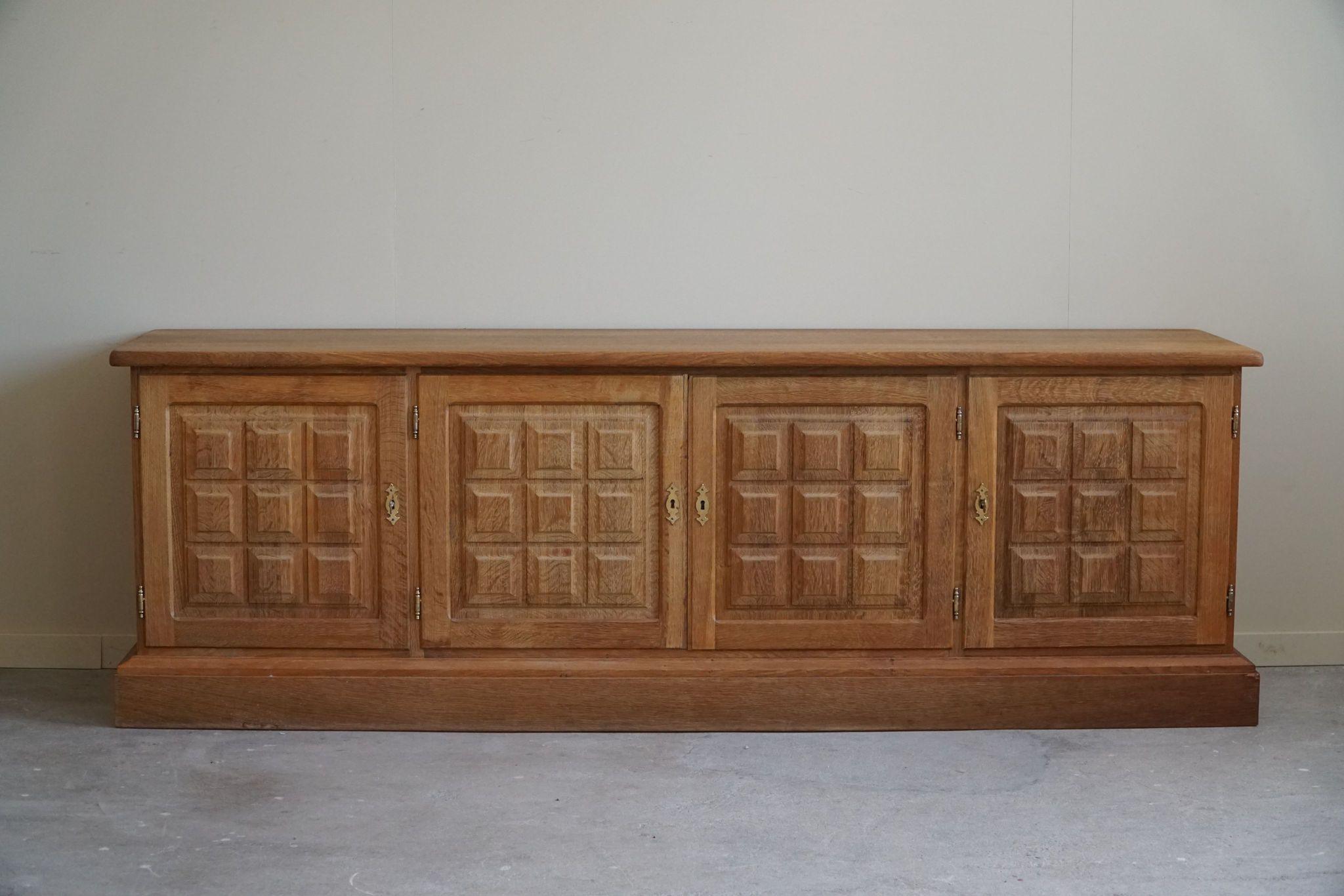 Danish Mid Century, Classic Low Rectangular Brutalist Sideboard in Oak, 1950s 3