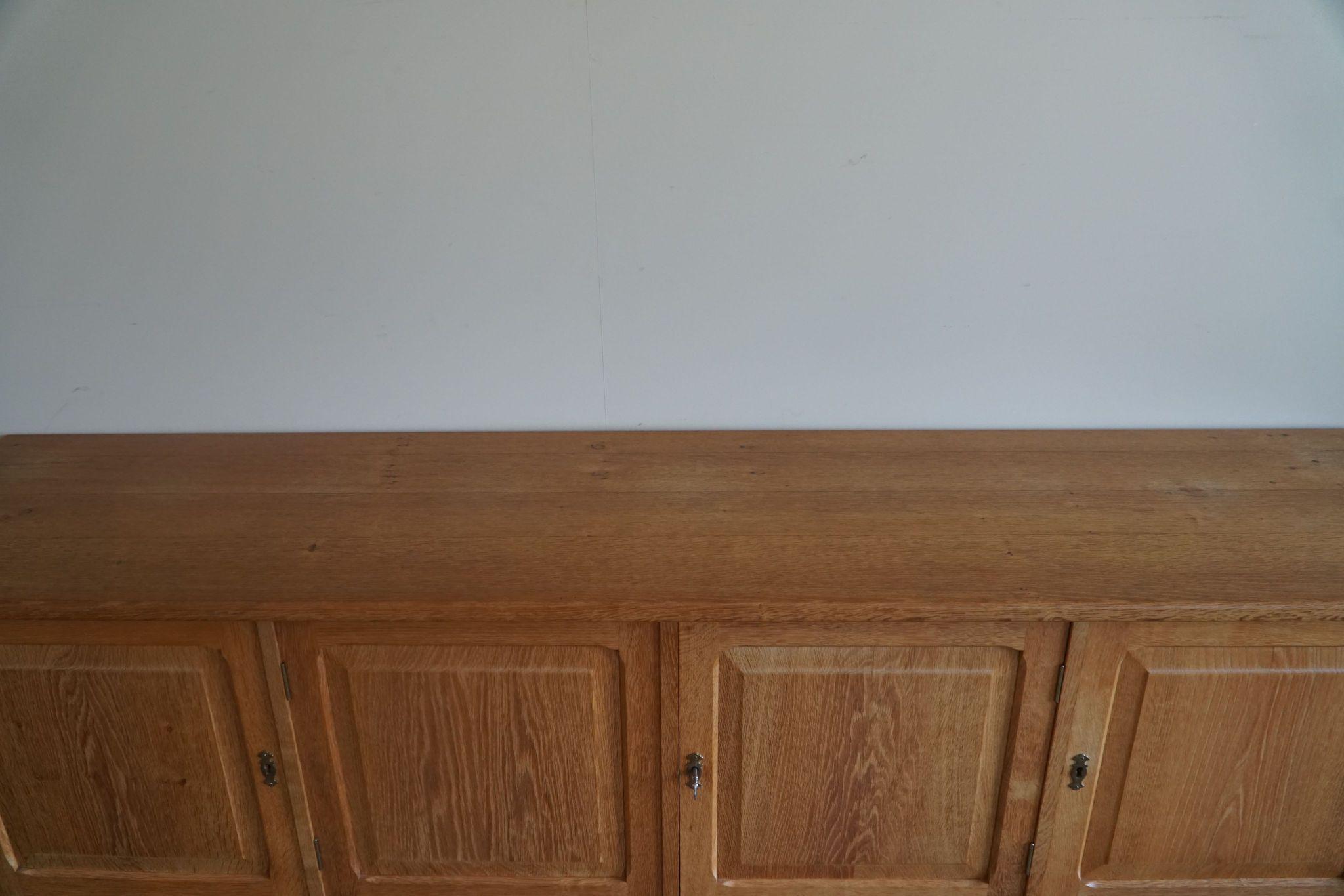 Dänisches Mid Century, Classic Rectangular Brutalist Sideboard in OAK, 1950er Jahre 4