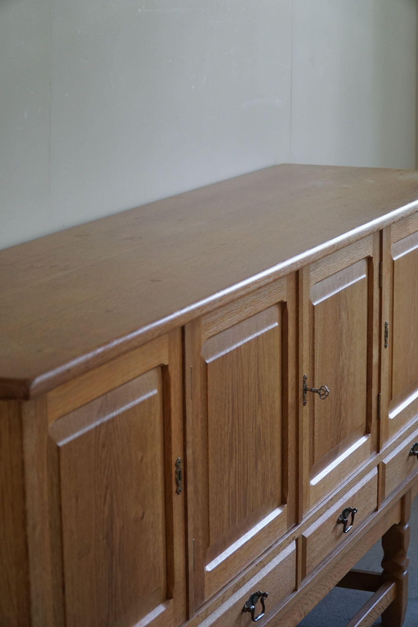 Dänisches Mid Century, Classic Rectangular Brutalist Sideboard in OAK, 1950er Jahre 5