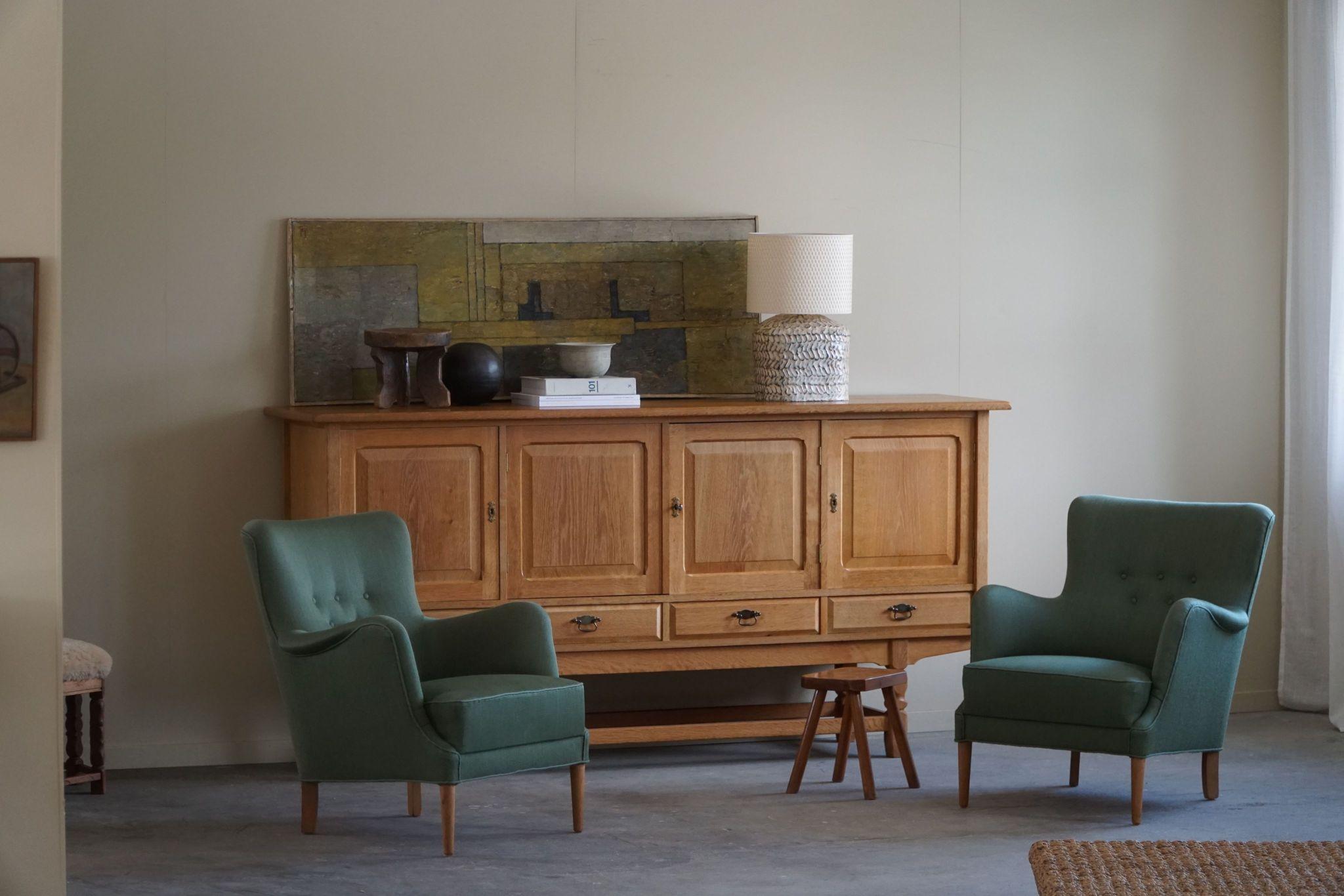 Dänisches Mid Century, Classic Rectangular Brutalist Sideboard in OAK, 1950er Jahre (Skandinavische Moderne)