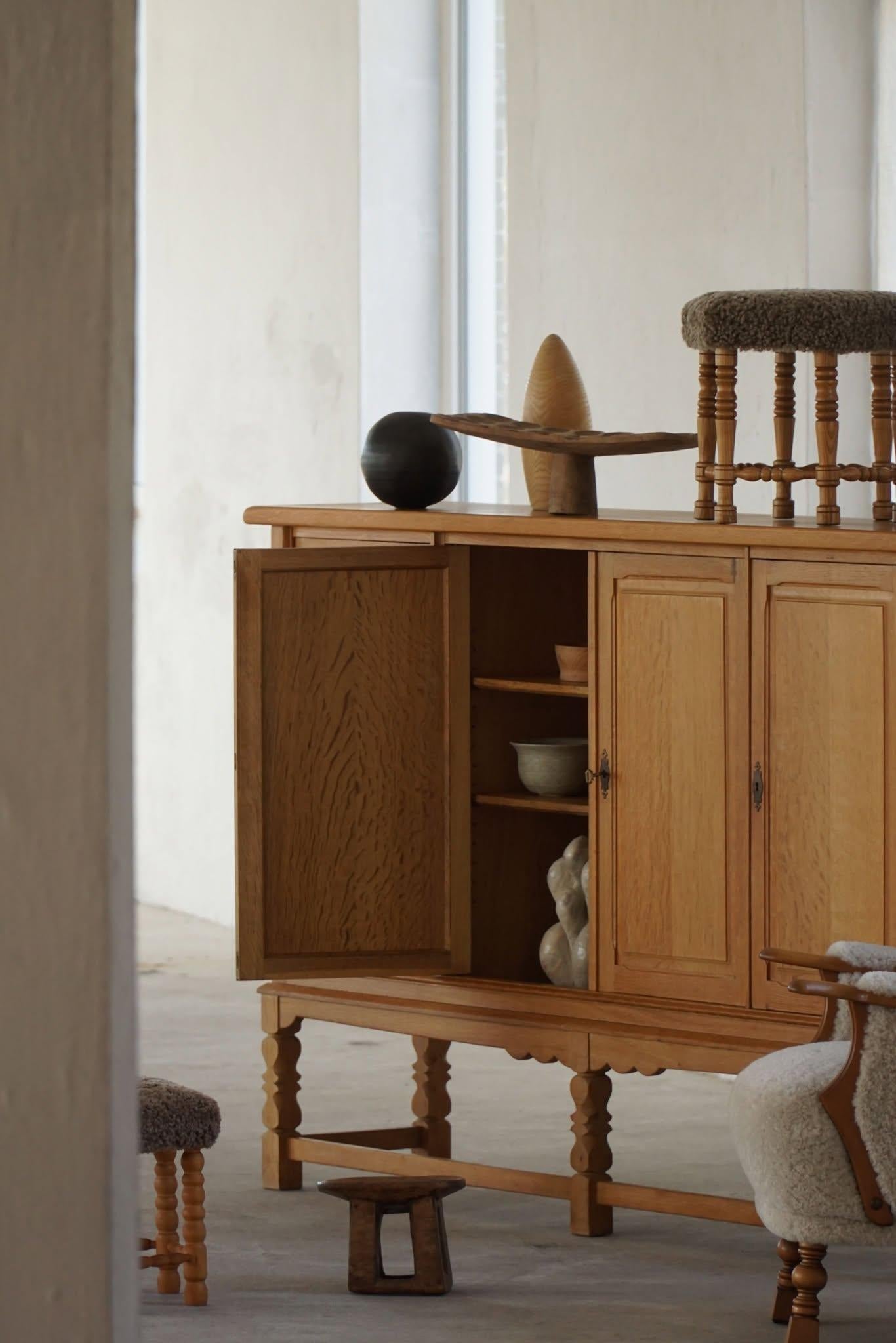Credenza classica rettangolare danese di metà secolo in Oak, stile Kjærnulf, anni '60 in vendita 3