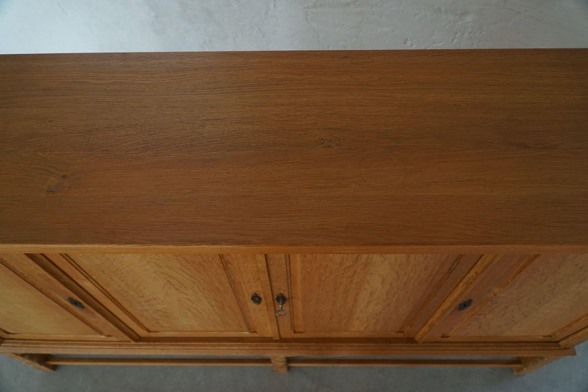 Credenza classica rettangolare danese di metà secolo in Oak, stile Kjærnulf, anni '60 in vendita 8