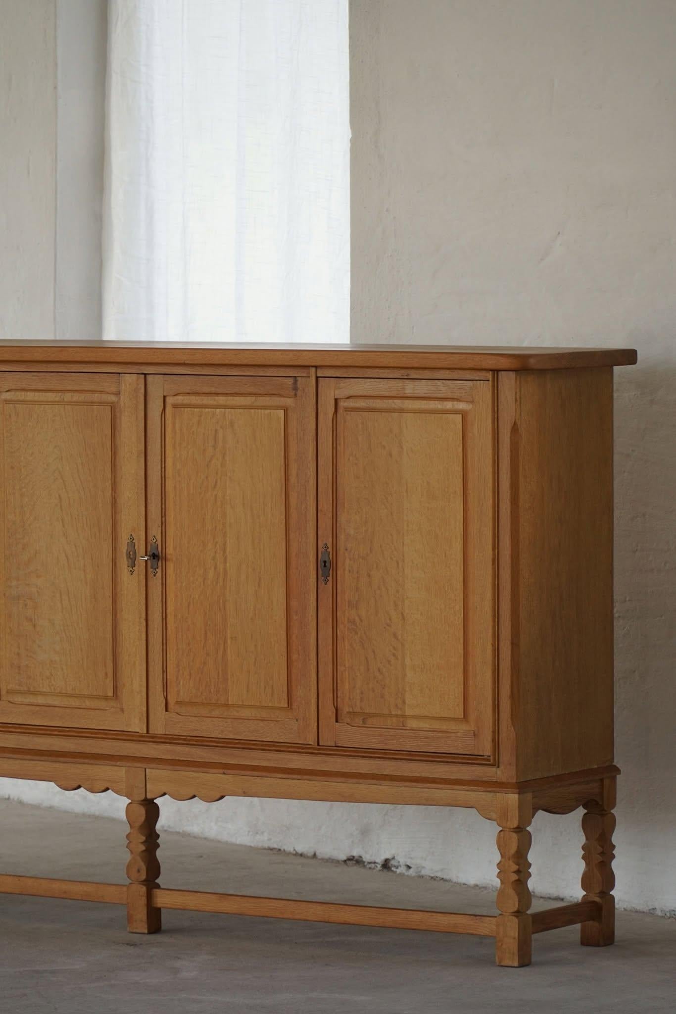 Credenza classica rettangolare danese di metà secolo in Oak, stile Kjærnulf, anni '60 in vendita 9