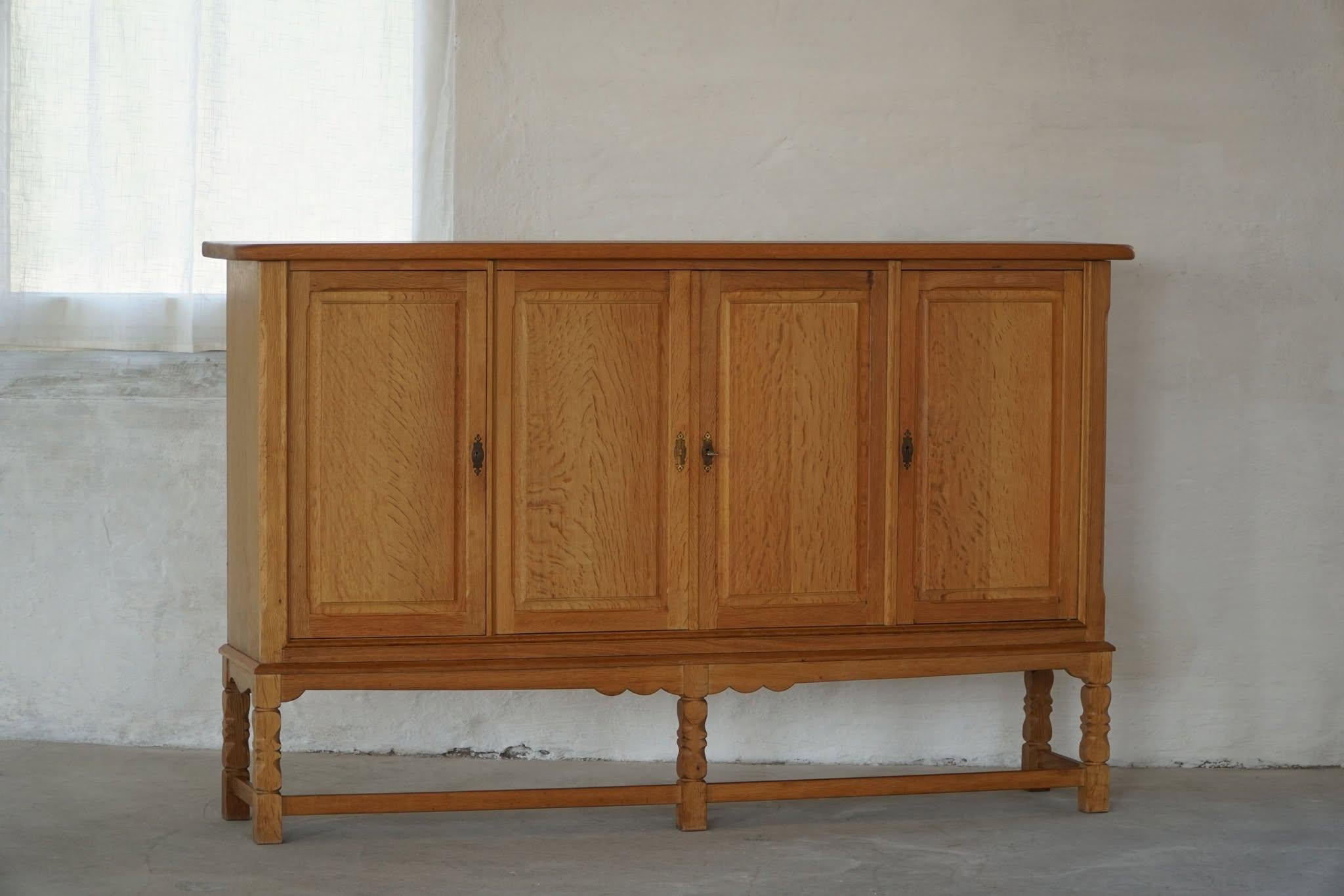 Credenza classica rettangolare danese di metà secolo in Oak, stile Kjærnulf, anni '60 in vendita 10