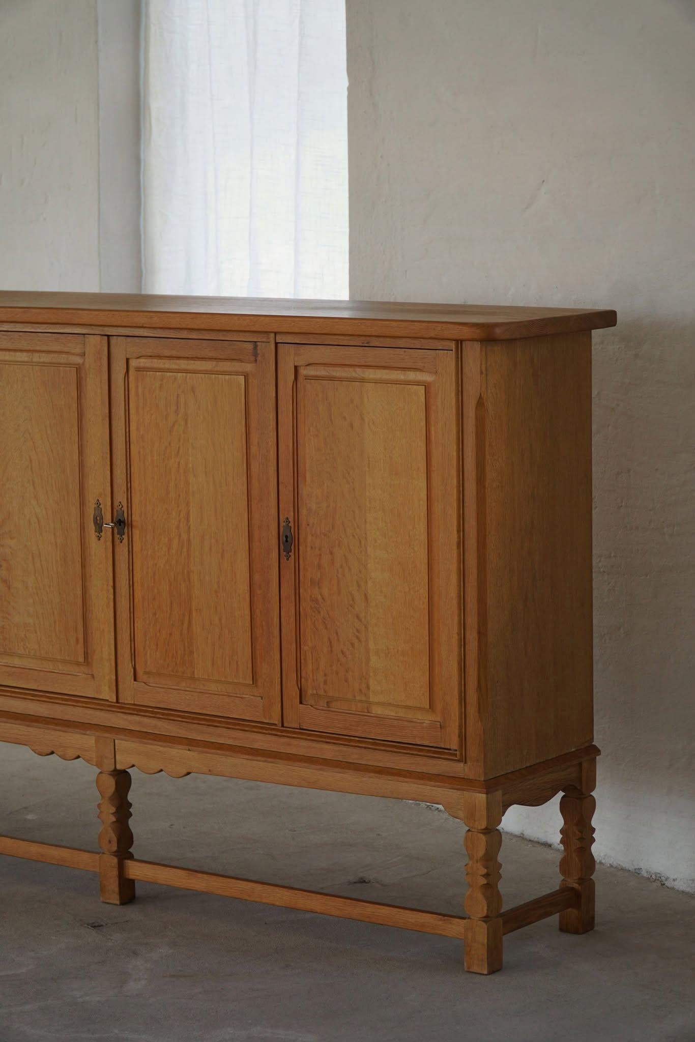 Credenza classica rettangolare danese di metà secolo in Oak, stile Kjærnulf, anni '60 in vendita 11