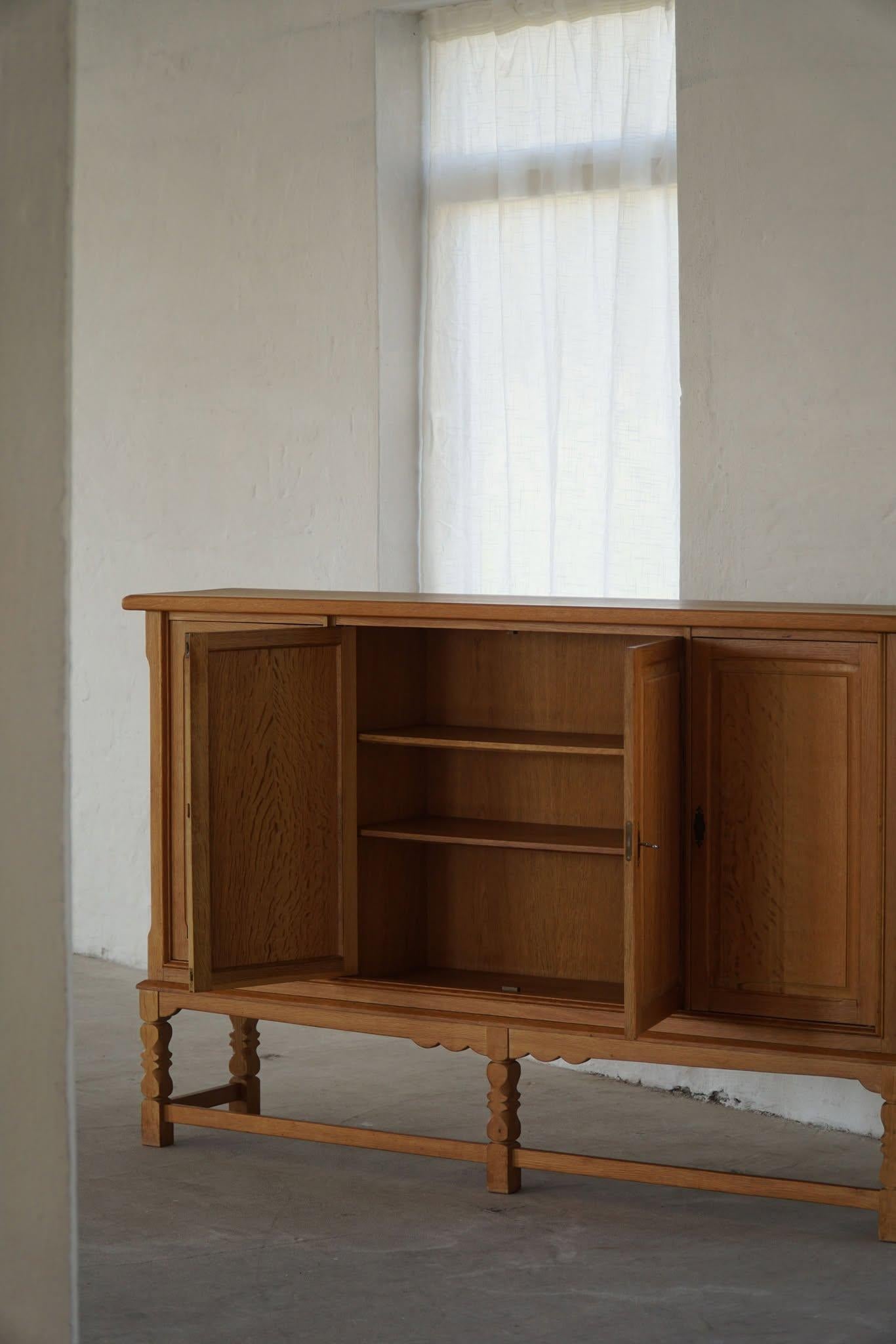 Danese Credenza classica rettangolare danese di metà secolo in Oak, stile Kjærnulf, anni '60 in vendita