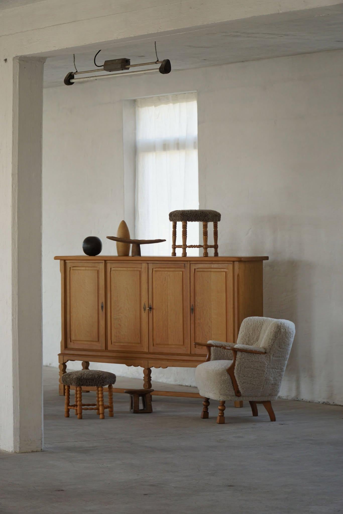 Credenza classica rettangolare danese di metà secolo in Oak, stile Kjærnulf, anni '60 in vendita 1