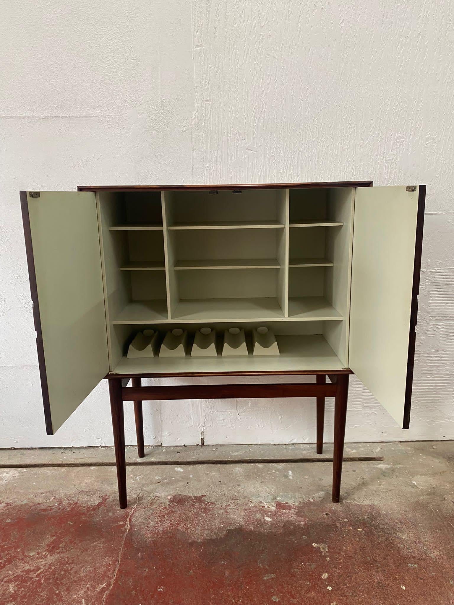 Armoire à cocktail danoise du milieu du siècle par Helge Vestergaard Jensen en vente 5
