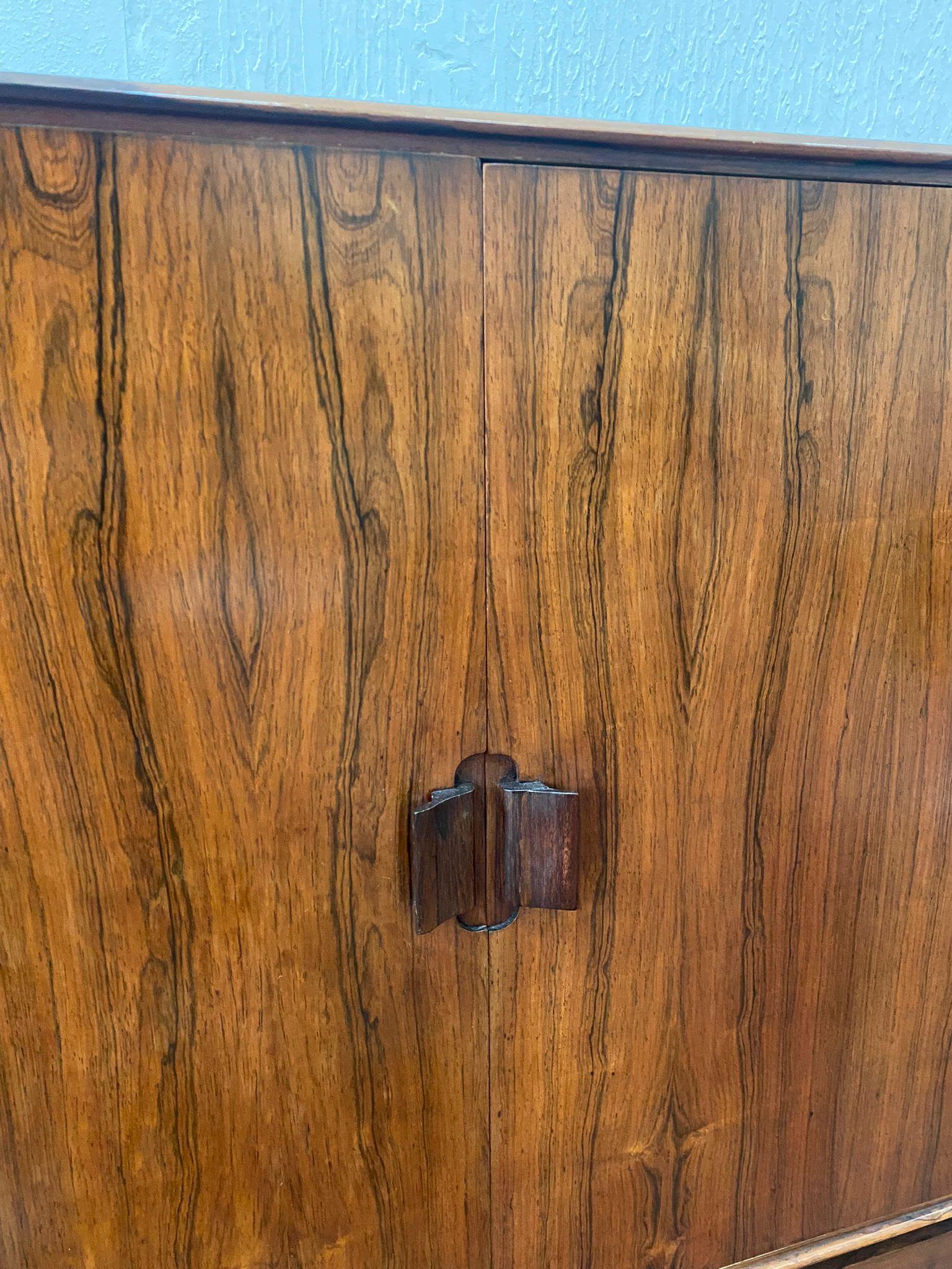Mid-Century Modern Armoire à cocktail danoise du milieu du siècle par Helge Vestergaard Jensen en vente