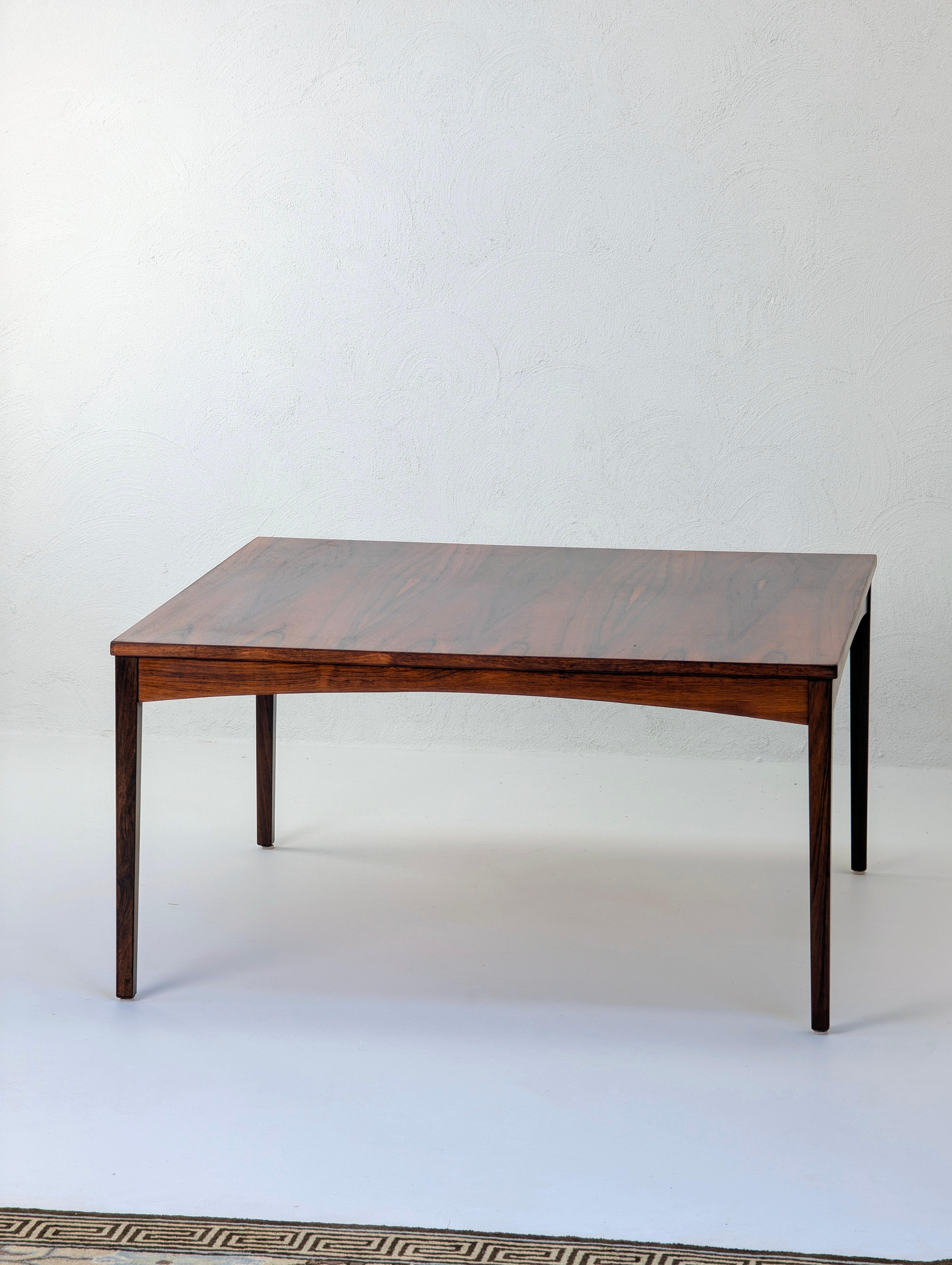 Mesa de centro danesa de mediados de siglo en palisandro brasileño, c. 1960 Moderno de mediados de siglo en venta