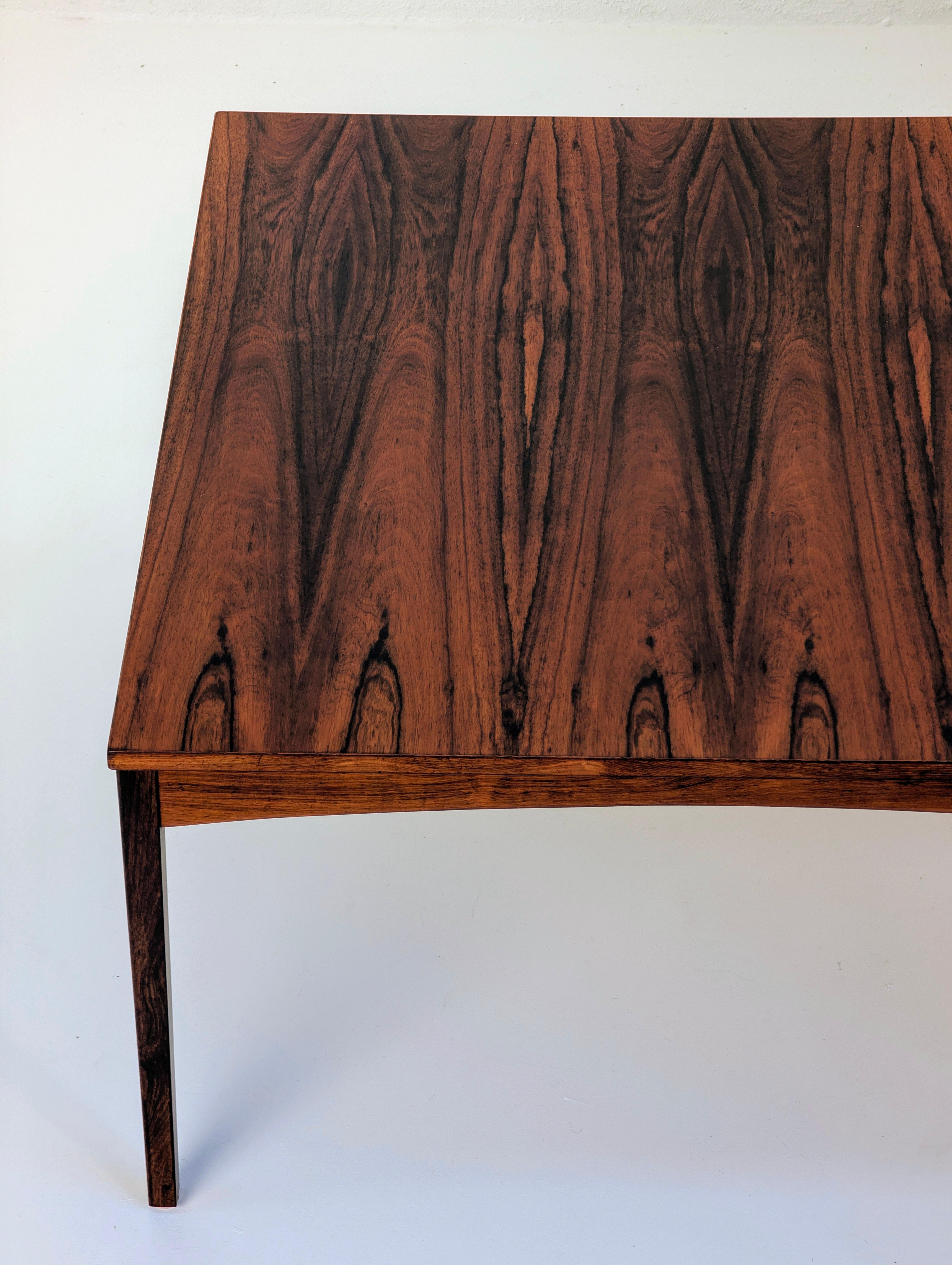 Mesa de centro danesa de mediados de siglo en palisandro brasileño, c. 1960 Danés en venta
