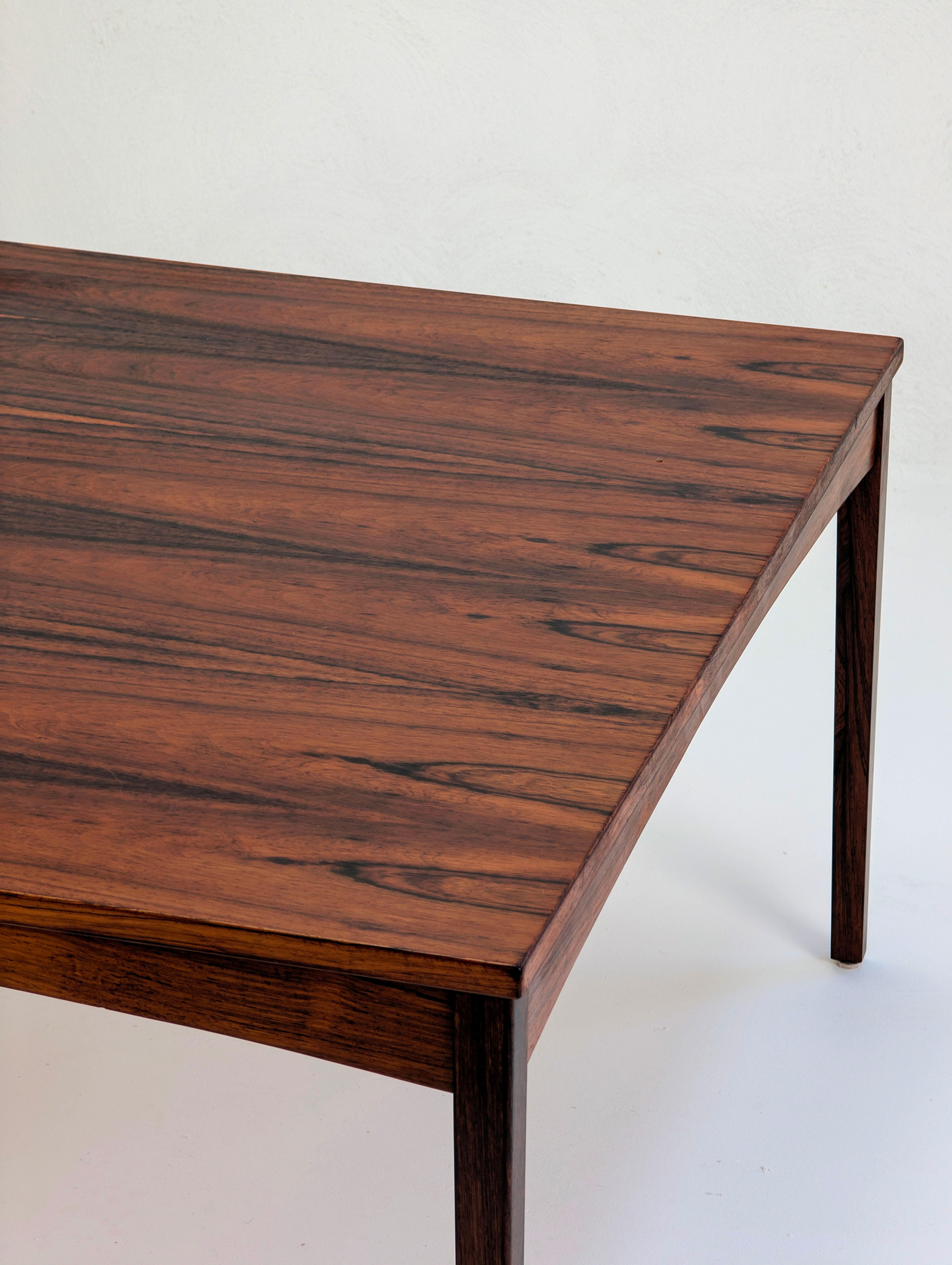 Mesa de centro danesa de mediados de siglo en palisandro brasileño, c. 1960 en Bueno estado para la venta en TORQUAY, AU