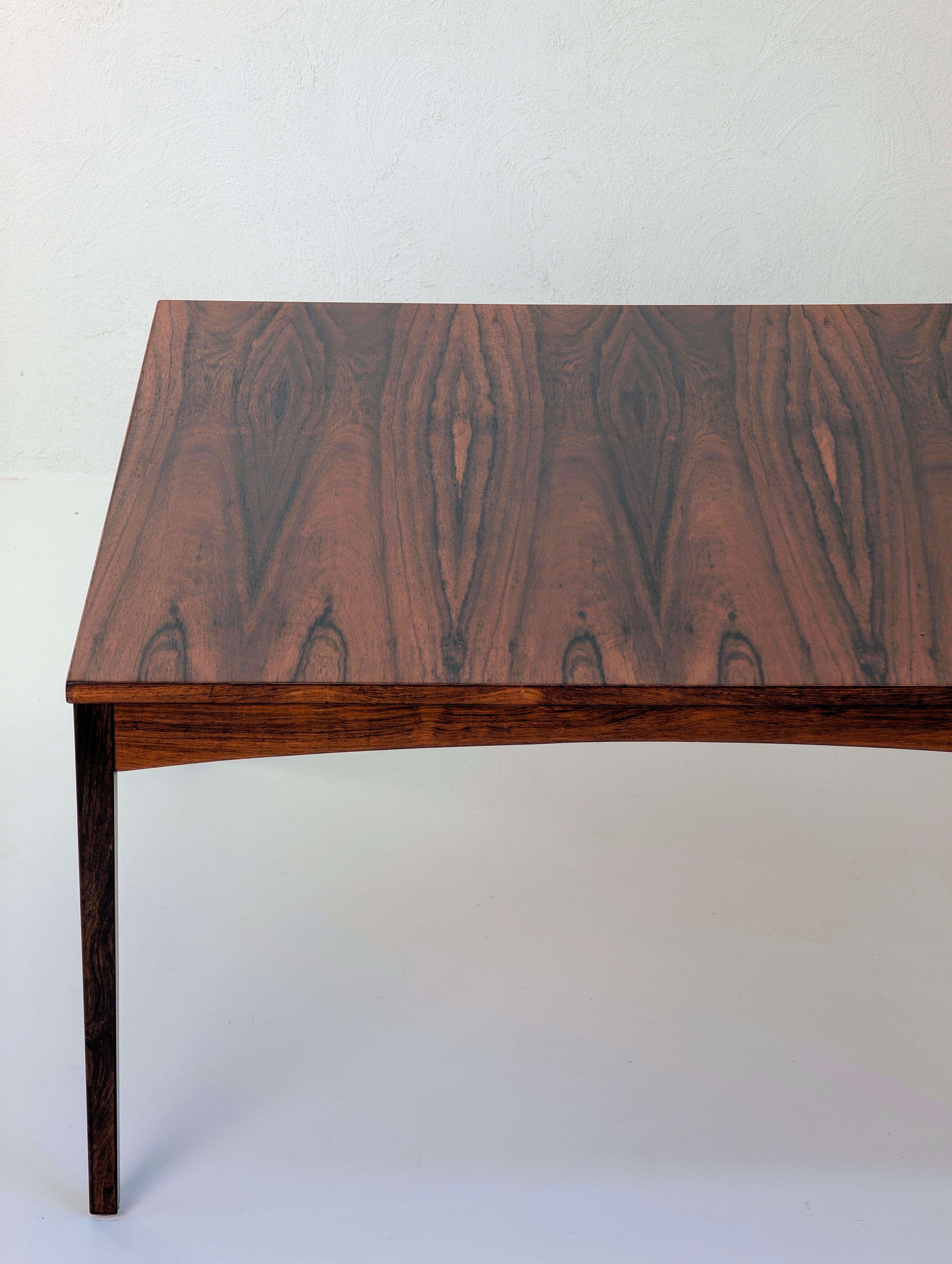 Mesa de centro danesa de mediados de siglo en palisandro brasileño, c. 1960 en venta 1