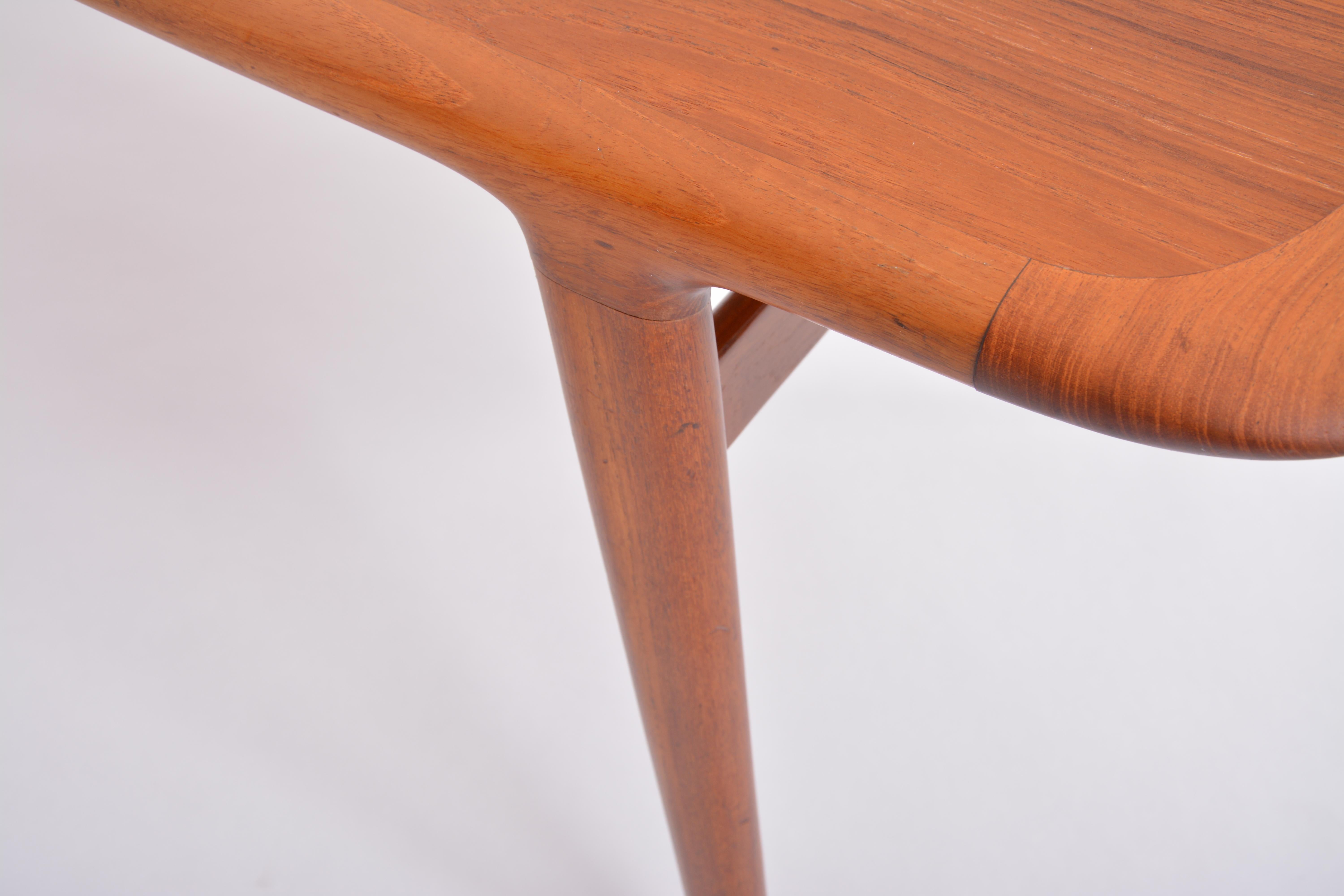 Danish Mid-century coffee table made of Teak wood For Sale 9