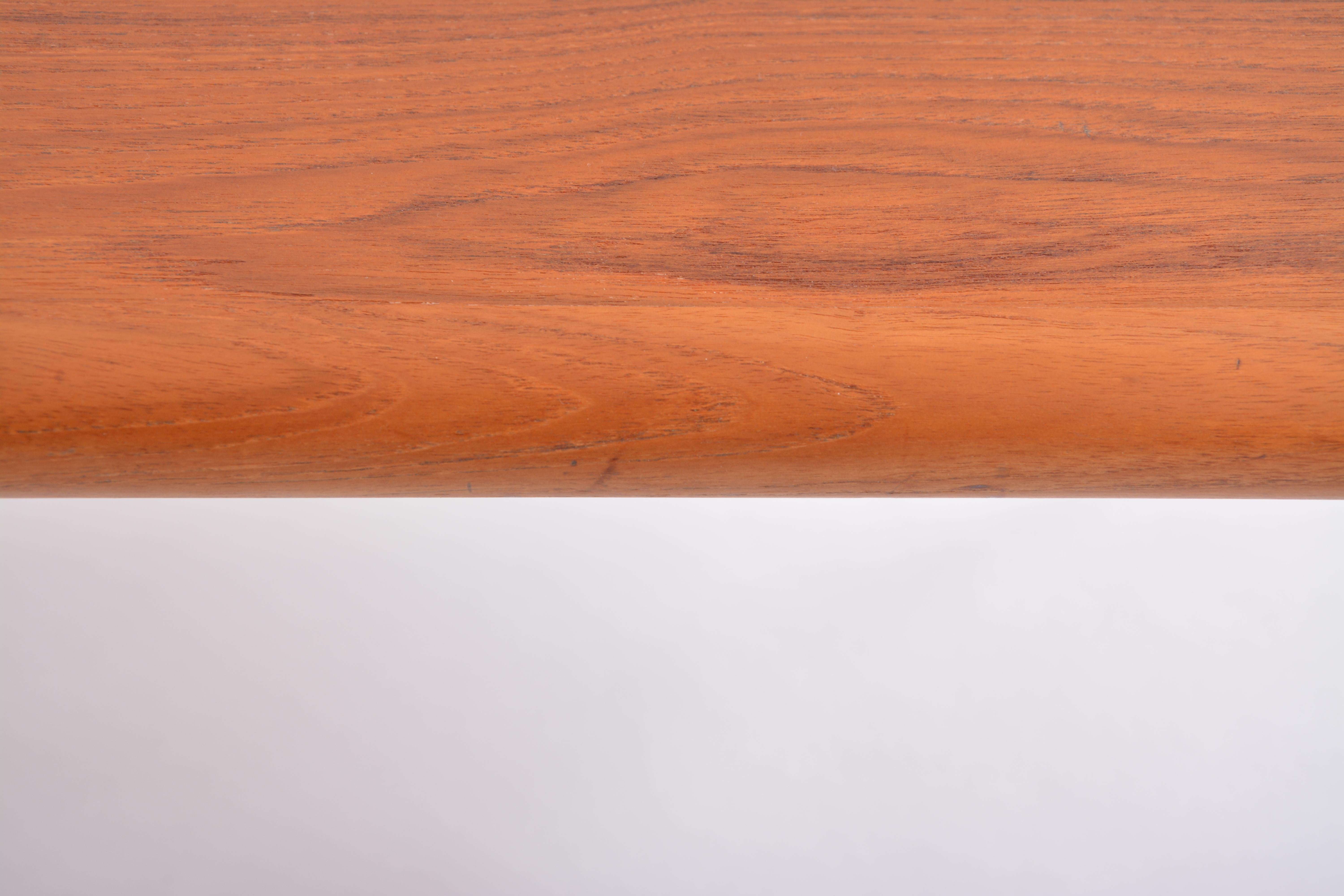 Danish Mid-century coffee table made of Teak wood For Sale 10