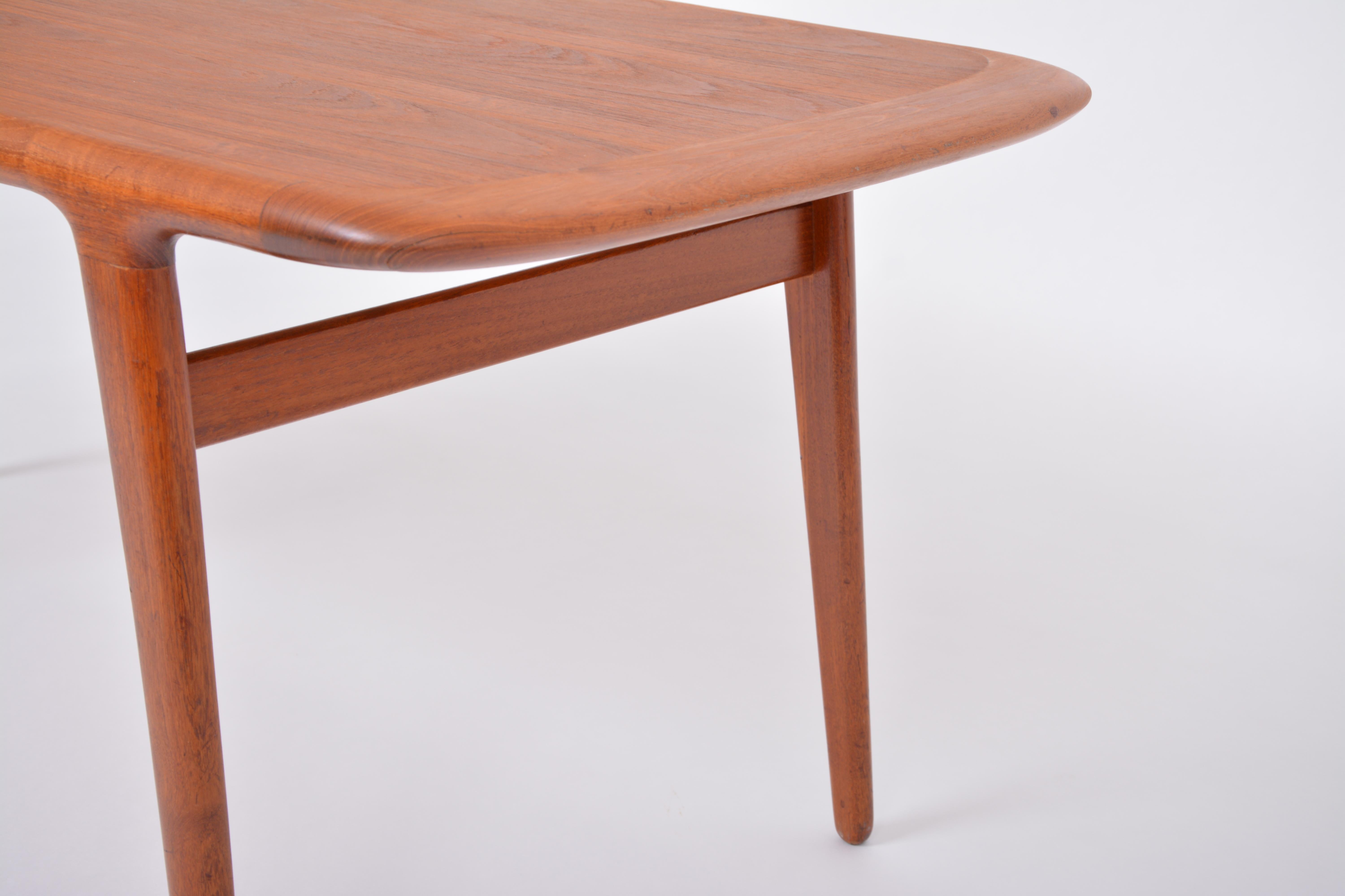 20th Century Danish Mid-century coffee table made of Teak wood For Sale