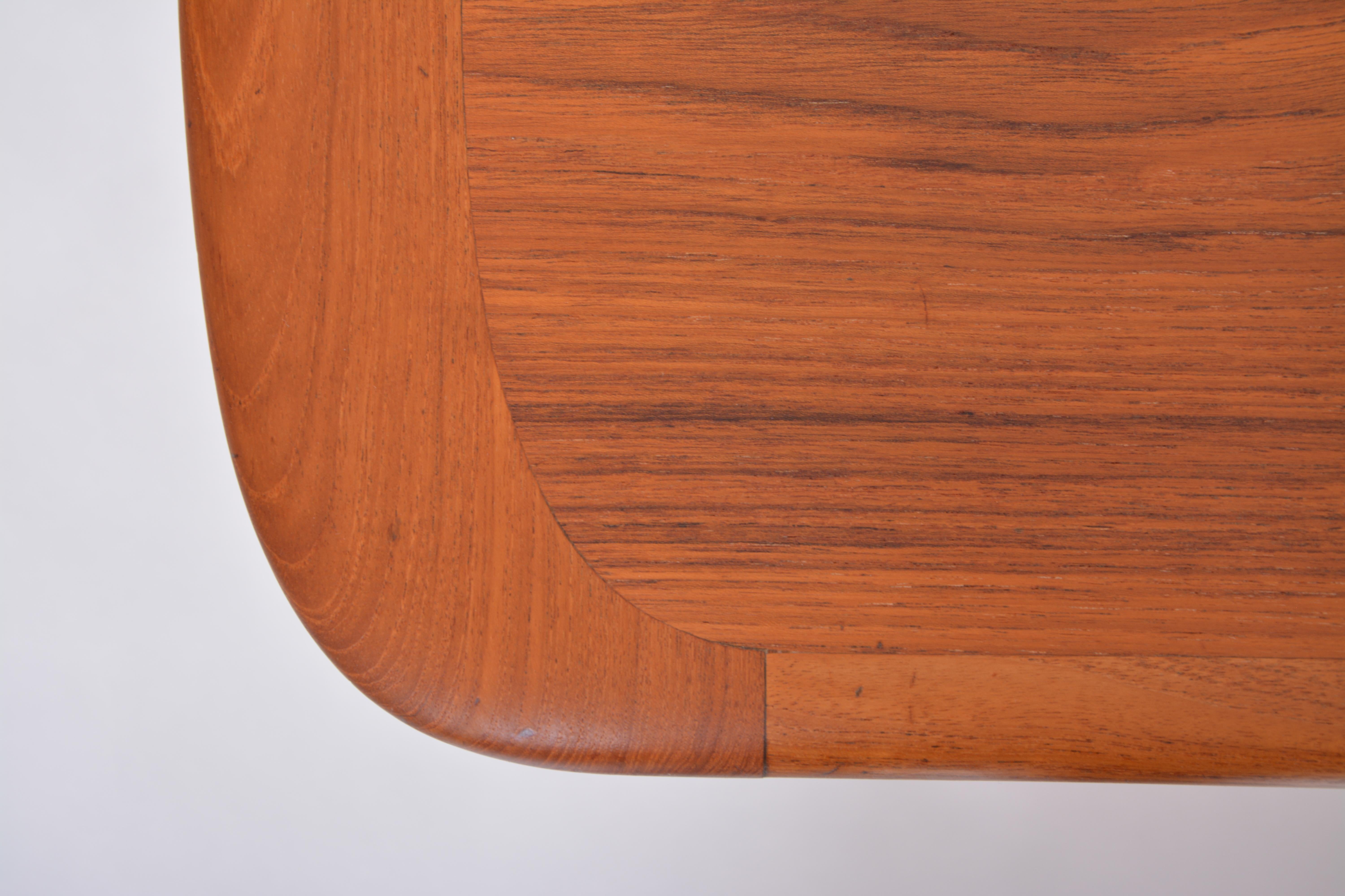 Danish Mid-century coffee table made of Teak wood For Sale 2