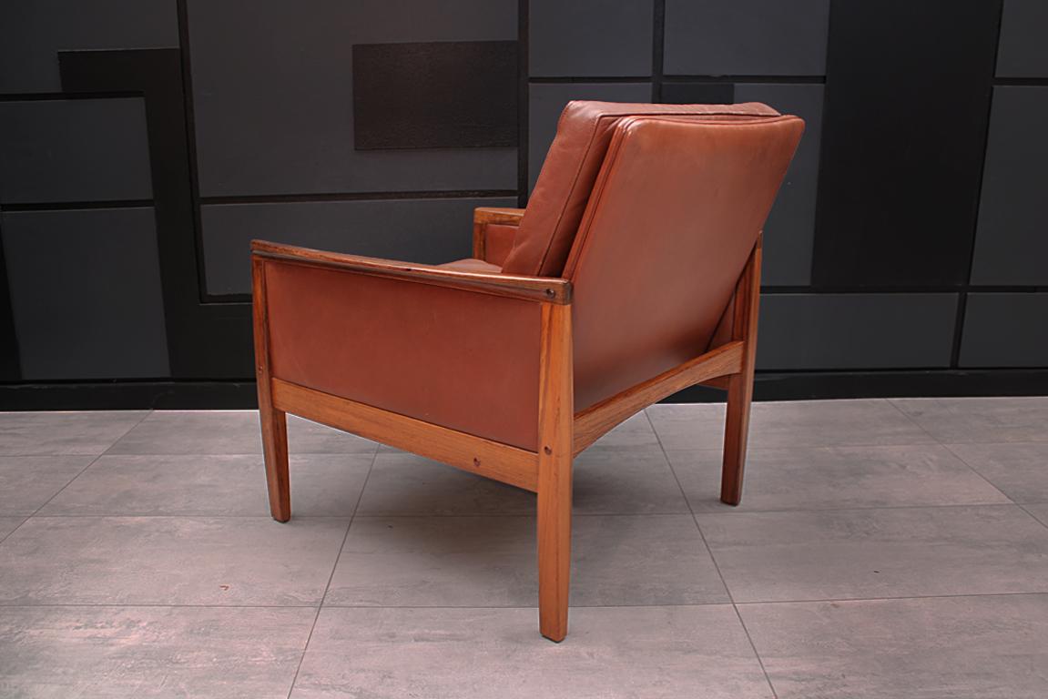 Danish Midcentury Cognac Leather and Rosewood Lounge Chair by Hans Olsen In Good Condition In Highclere, Newbury