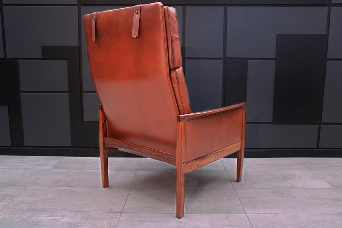 Danish Midcentury Cognac Leather and Rosewood Lounge Chair by Hans Olsen In Good Condition In Highclere, Newbury