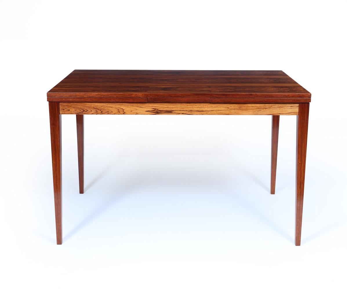 Mid-Century Modern Table de salle à manger compacte danoise du milieu du siècle en vente
