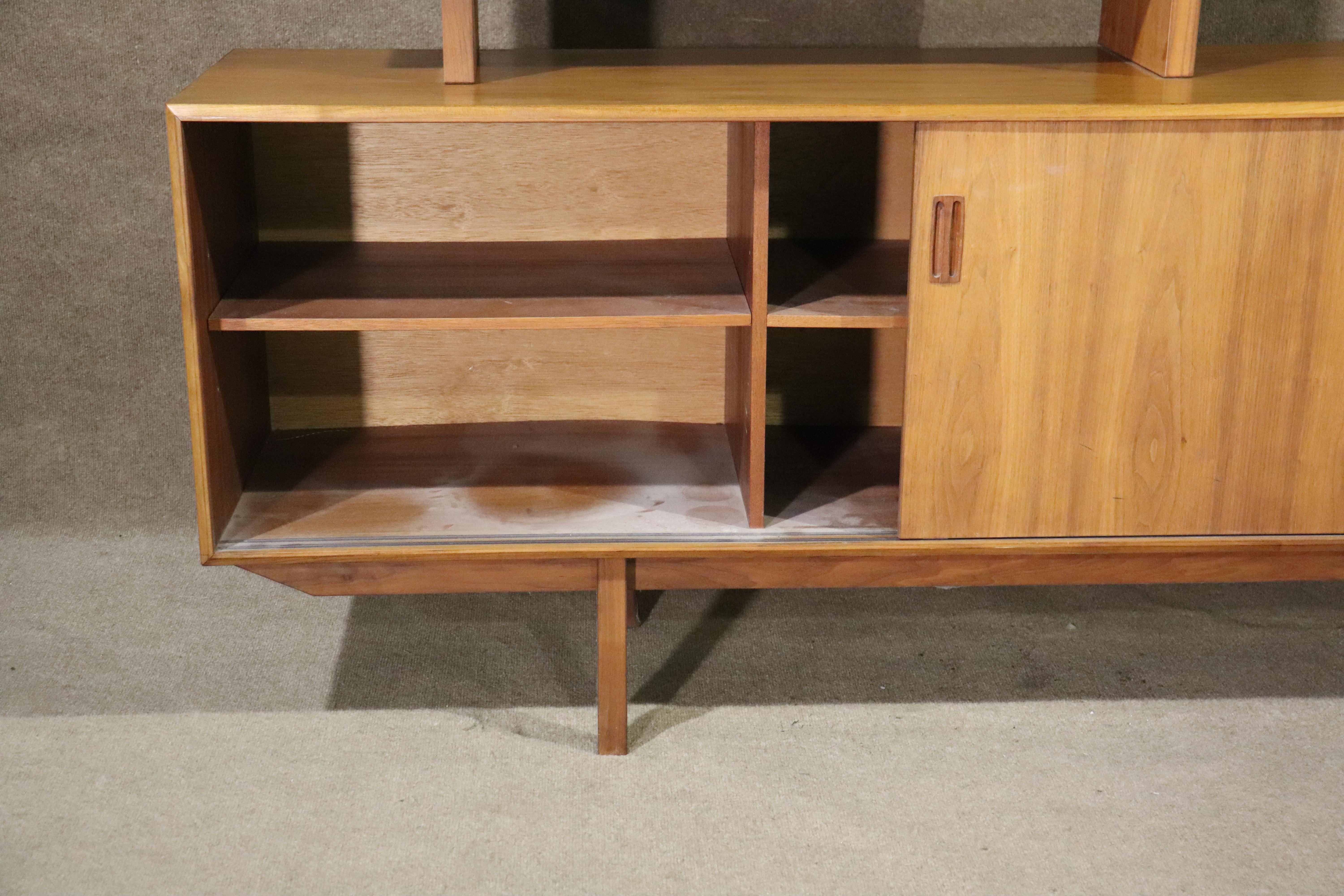Mid-century modern sideboard with sliding doors. Danish made with teak grain. Three cabinets with removable shelves. Great for living room storage.
Please confirm location NY or NJ