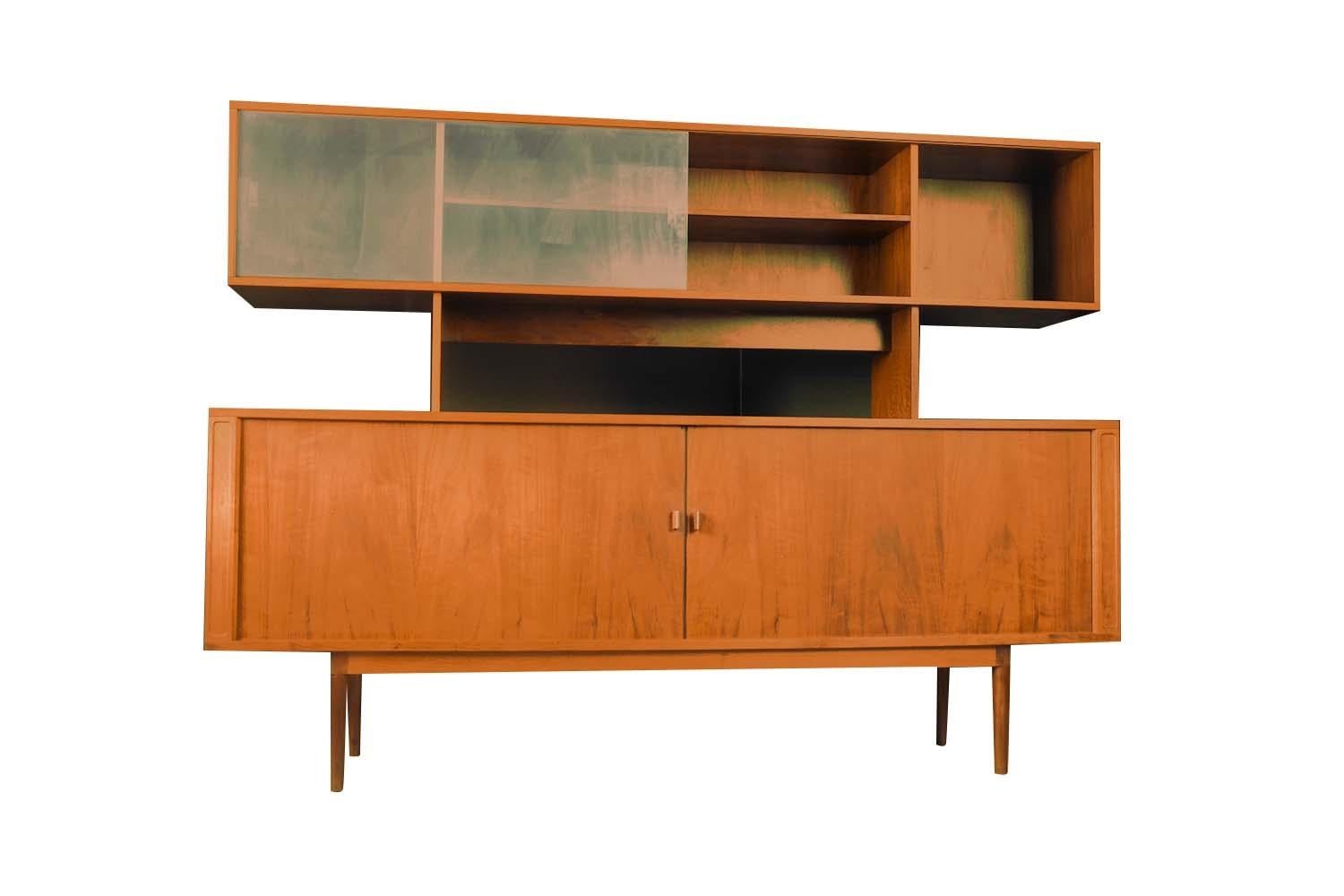 Danish Mid Century Credenza Hutch Jens Quihstgaard Peter Lovig In Good Condition For Sale In Baltimore, MD