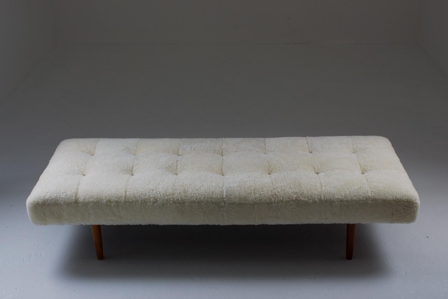 Danish Midcentury Daybed Upholstered in Sheepskin In Excellent Condition In Karlstad, SE