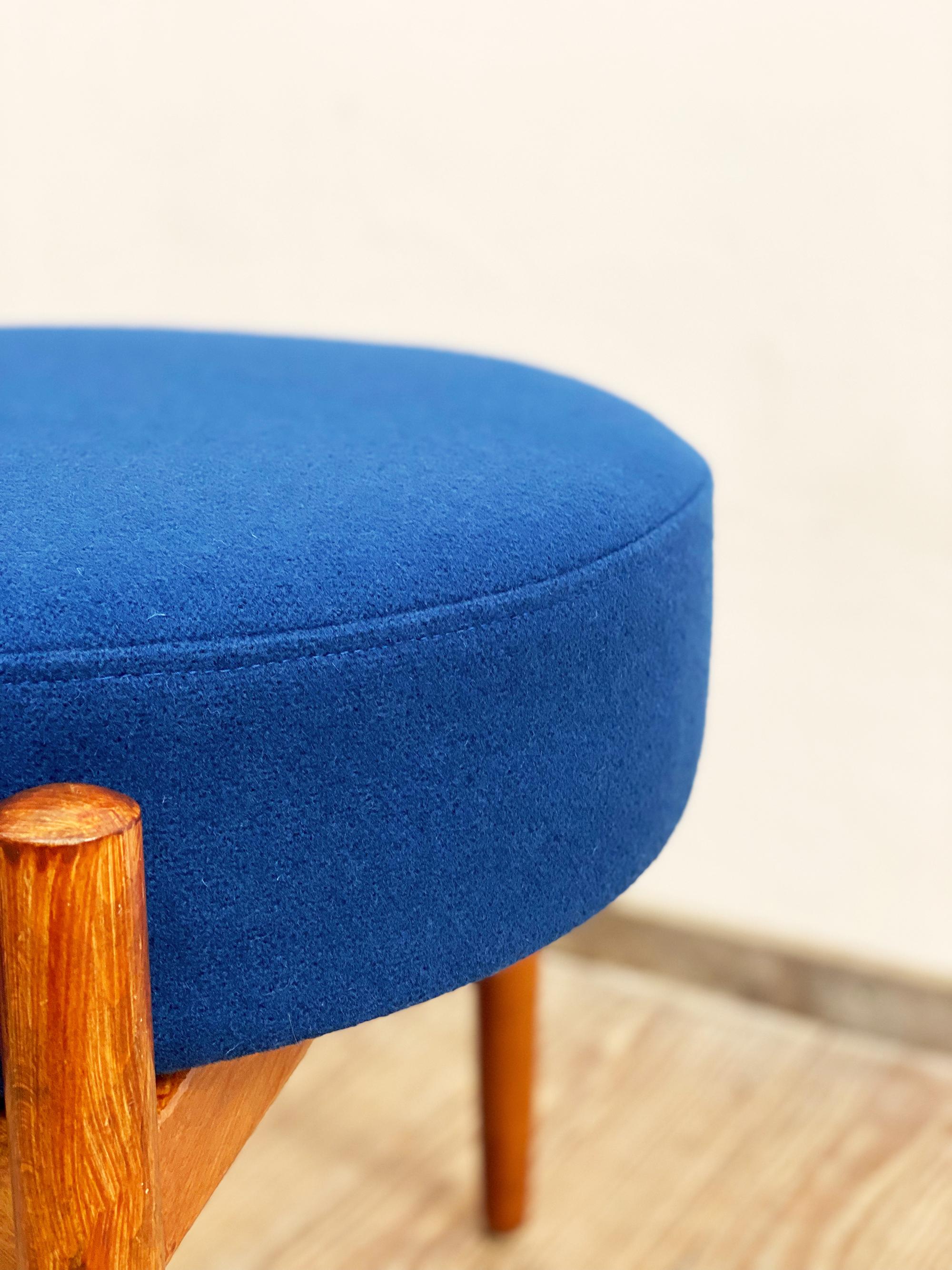 Danish Mid-Century Design Teak Stool or Round Foot Rest with Blue Upholstery In Good Condition In München, Bavaria