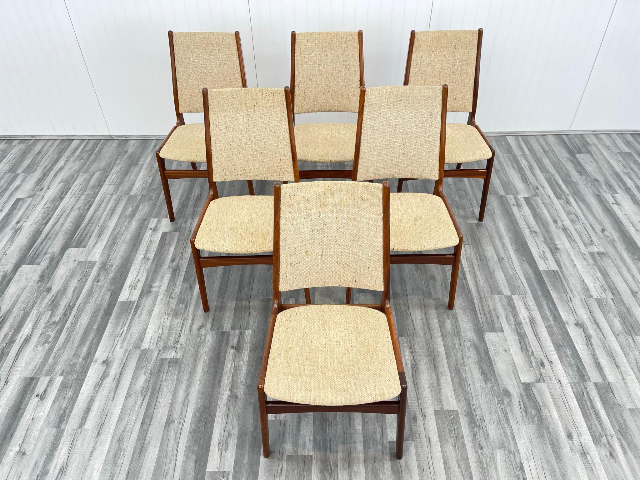 A beautiful set of 6 dining chairs in solid teak by Erik Buch, with oatmeal fabric to the seat pads and backs. It’s worth taking the time to have a good look around these chairs to appreciate all the subtle little design features that make them just