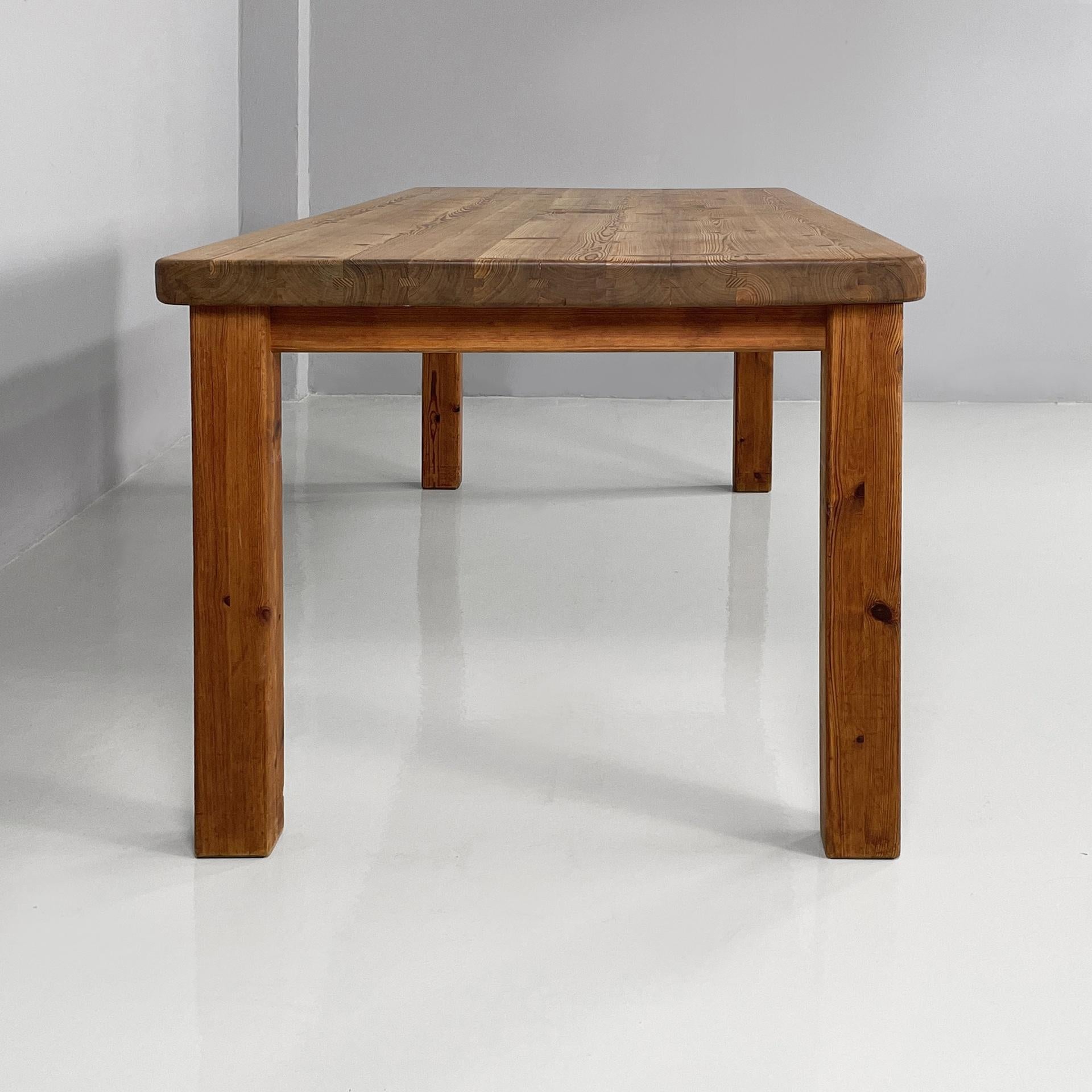 Mid-Century Modern Danish mid-century modern dining table in wood, 1960s For Sale