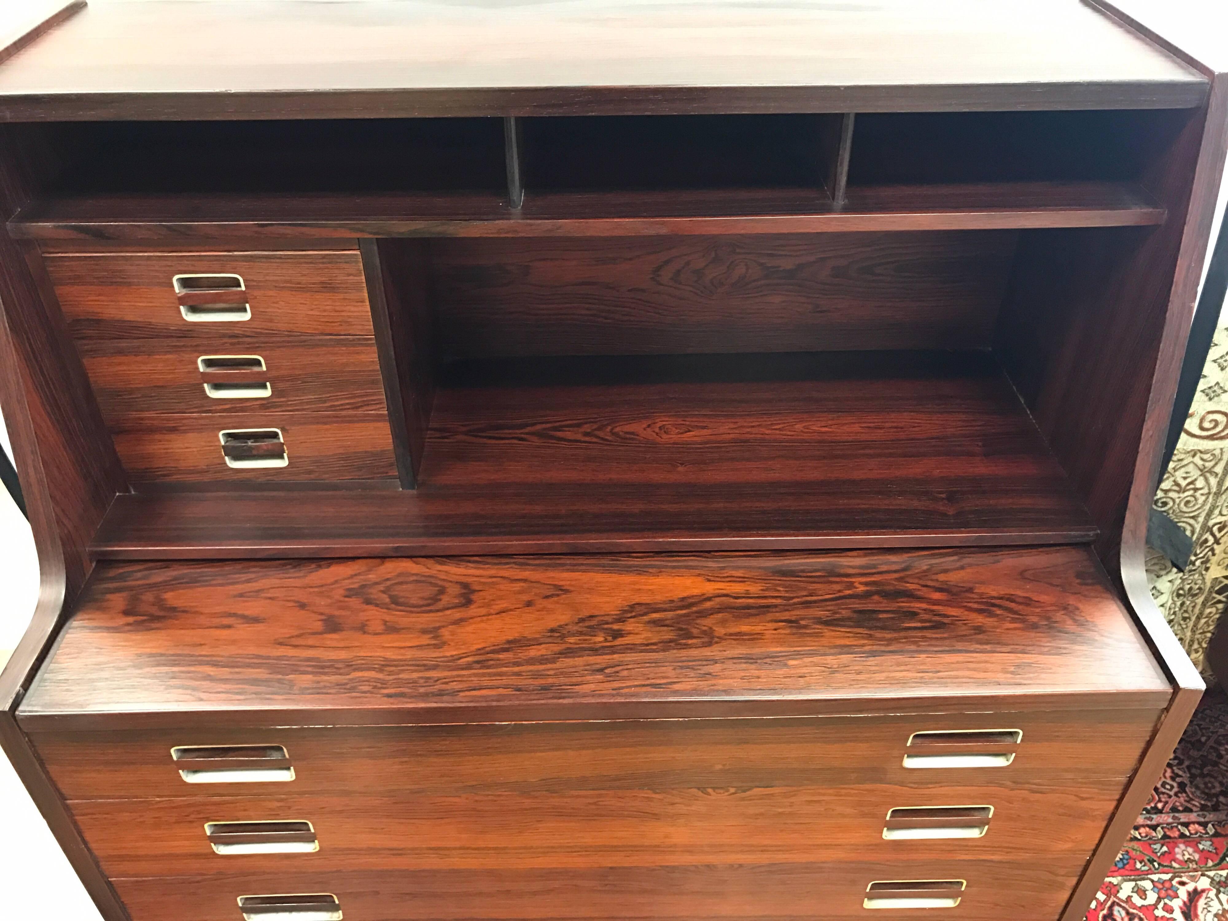 Milieu du XXe siècle Dyrlund:: Danemark:: milieu du siècle:: bois de rose:: secrétaire:: bureau:: buffet:: armoire