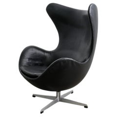 Dänischer „Egg Chair“ aus der Mitte des Jahrhunderts aus schwarzem Original-Leder von Arne Jacobsen, 1963