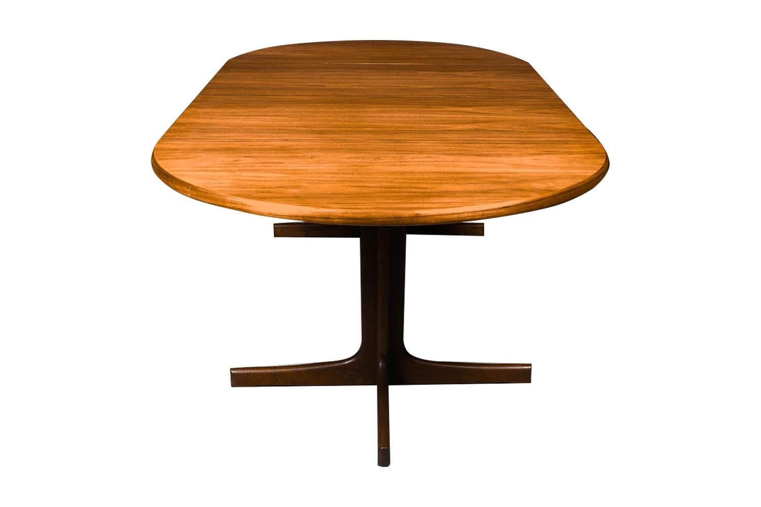 Danish Mid-Century Extendable Dining Table Niels Koefoed In Good Condition In Baltimore, MD
