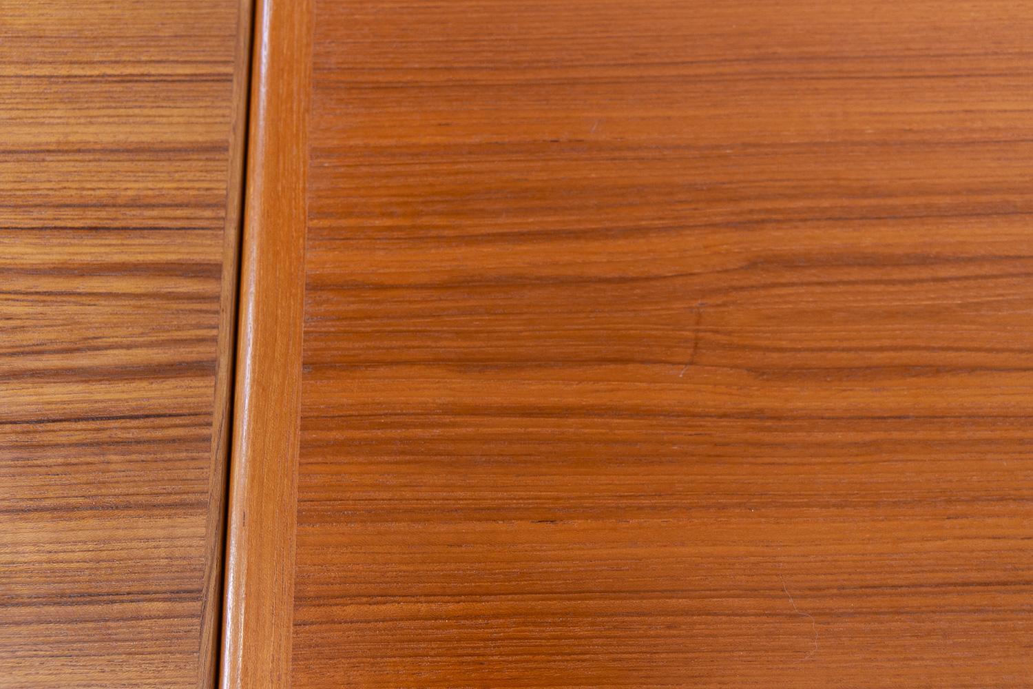Danish Mid-Century Extendable Teak Dining Table, 1960s. For Sale 11