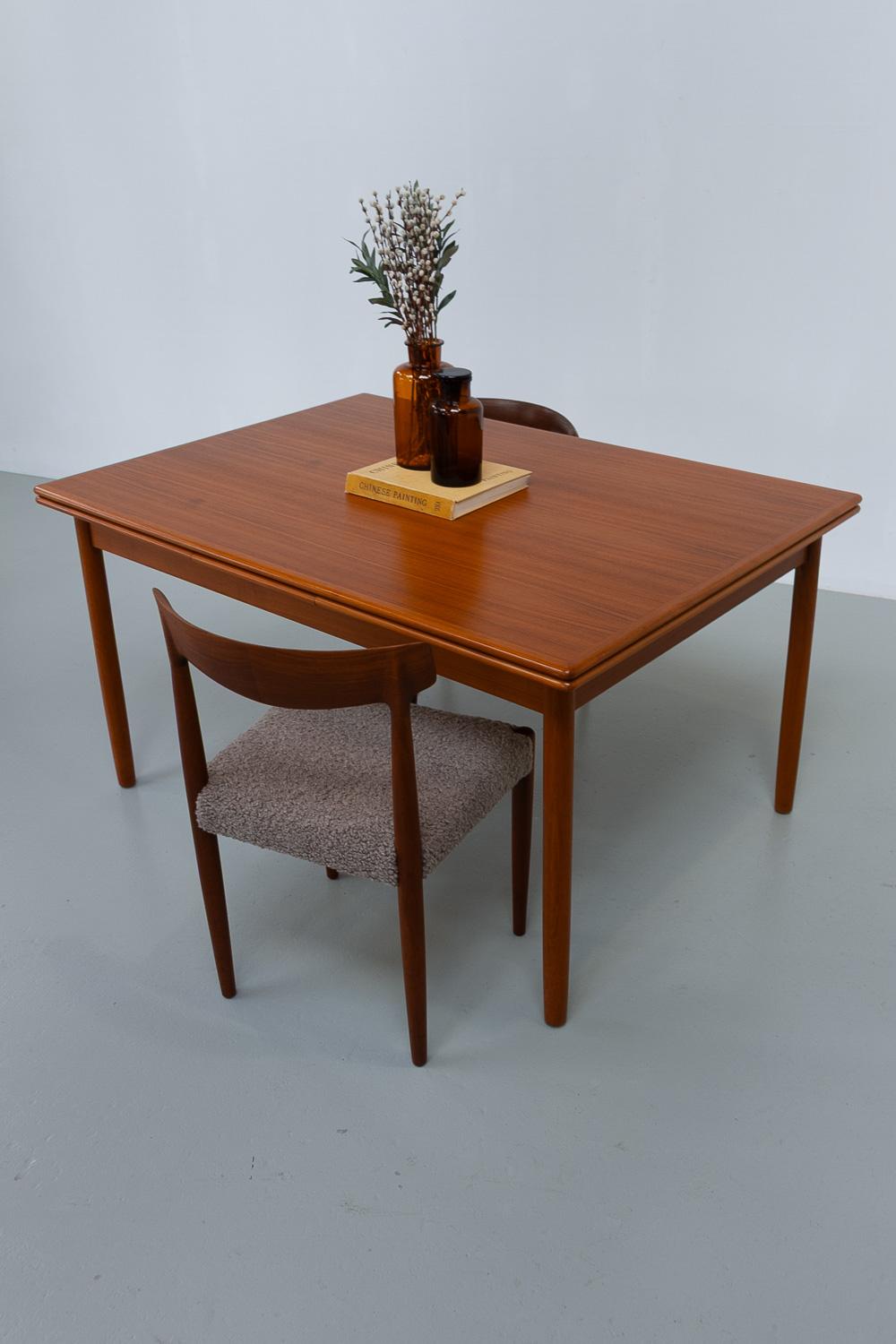 Danish Mid-Century Extendable Teak Dining Table, 1960s. For Sale 12