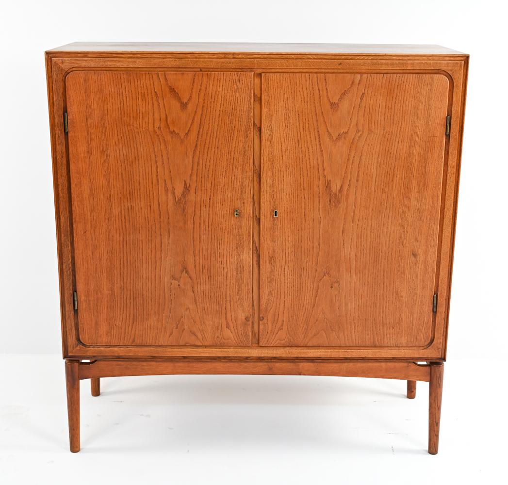 Mid-Century Modern Danish Mid-Century Finn Juhl-Style Oak Cabinet