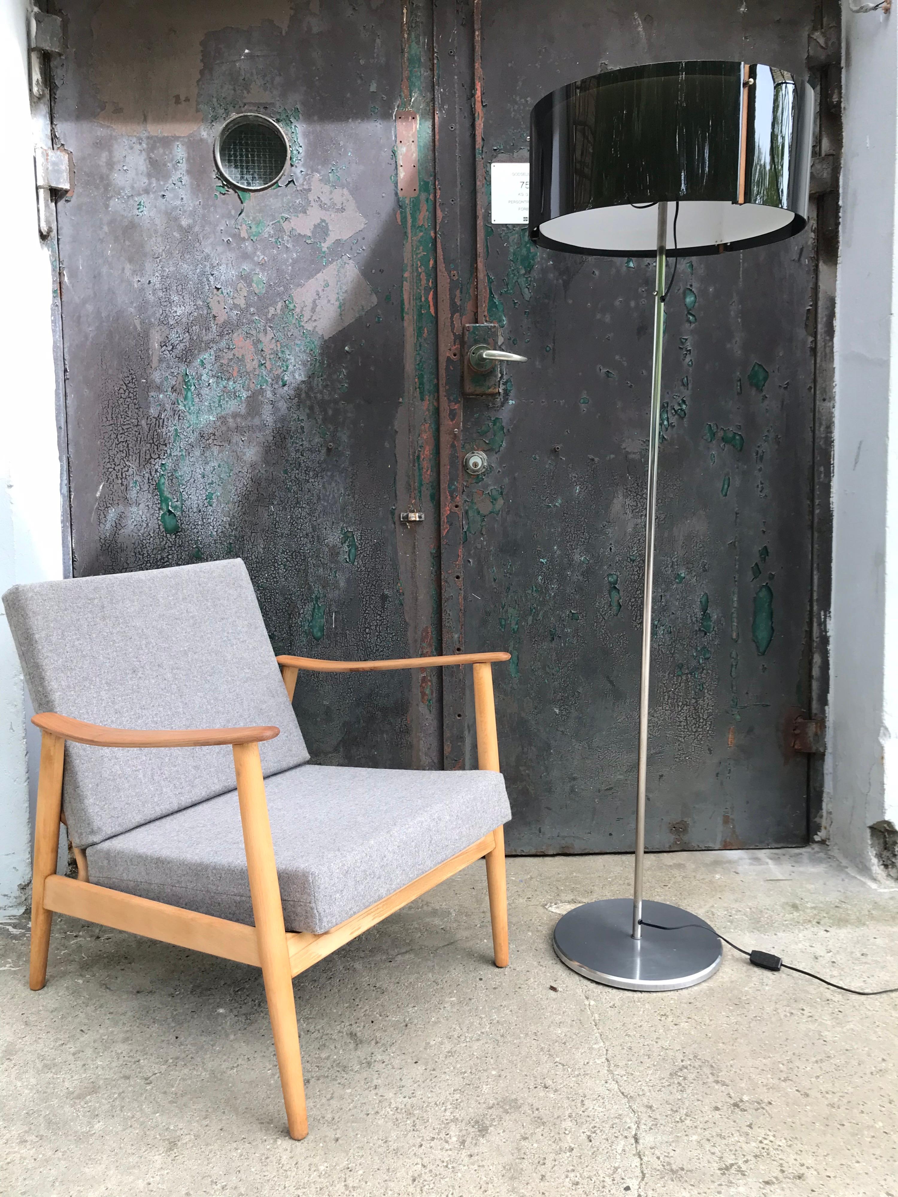 Danish Midcentury Floor Lamp in a Very Stylish Period Design By Kemp & Lauritzen For Sale 1