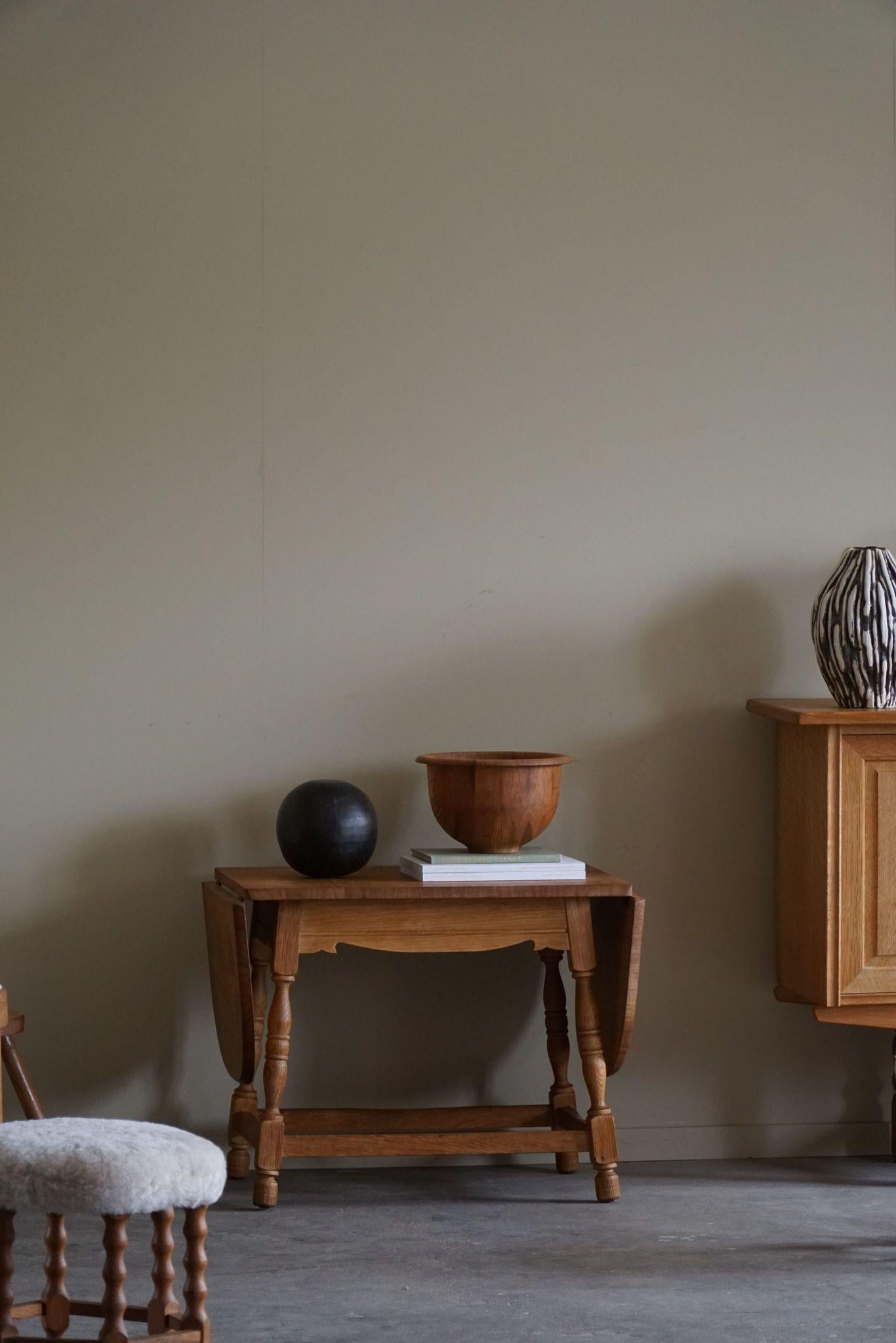 Table d'appoint pliante danoise du milieu du siècle en Oak, Henning Kjærnulf, années 1960 en vente 7