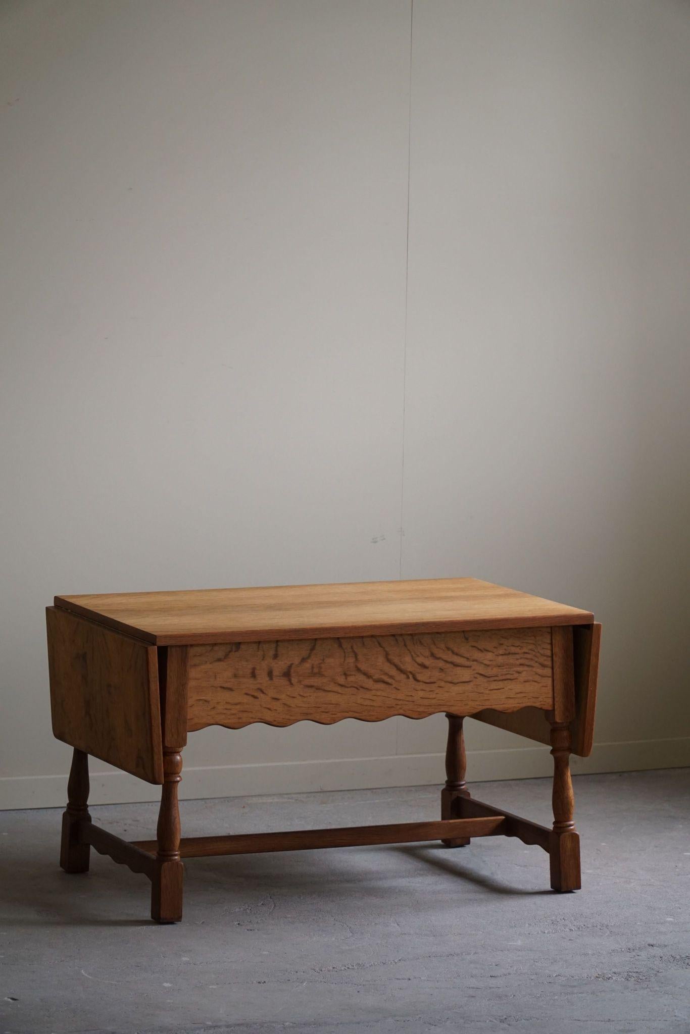 Danish Mid Century Folding Table with a Drawer in Oak, Henning Kjærnulf, 1960s In Good Condition For Sale In Odense, DK