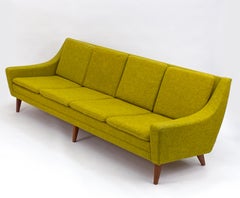 Divano danese a quattro posti in lana e teak della metà del secolo scorso
