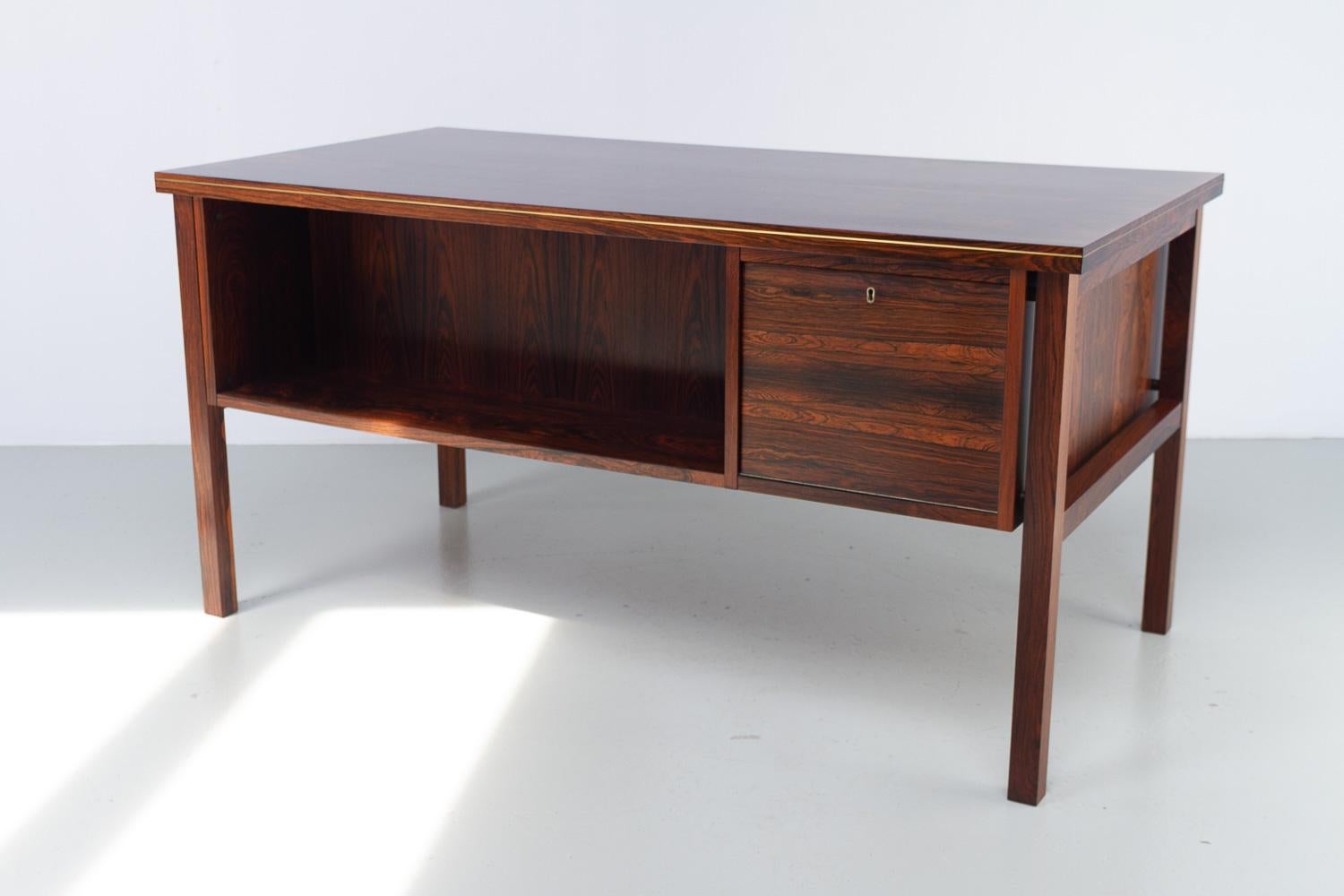 Danish Mid-Century Freestanding Rosewood Desk by Gunnar Falsig, 1960s. For Sale 5