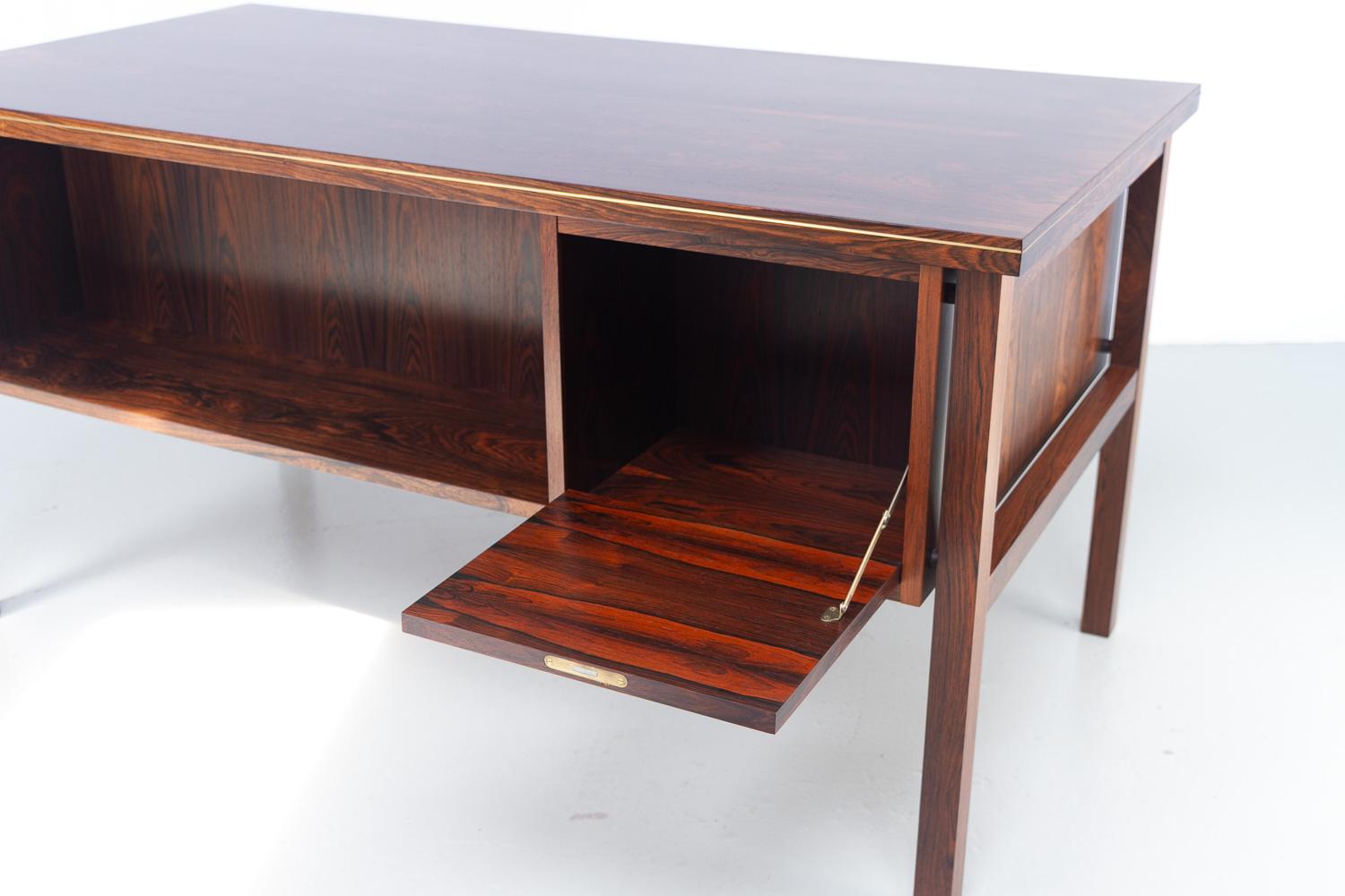Danish Mid-Century Freestanding Rosewood Desk by Gunnar Falsig, 1960s. For Sale 7