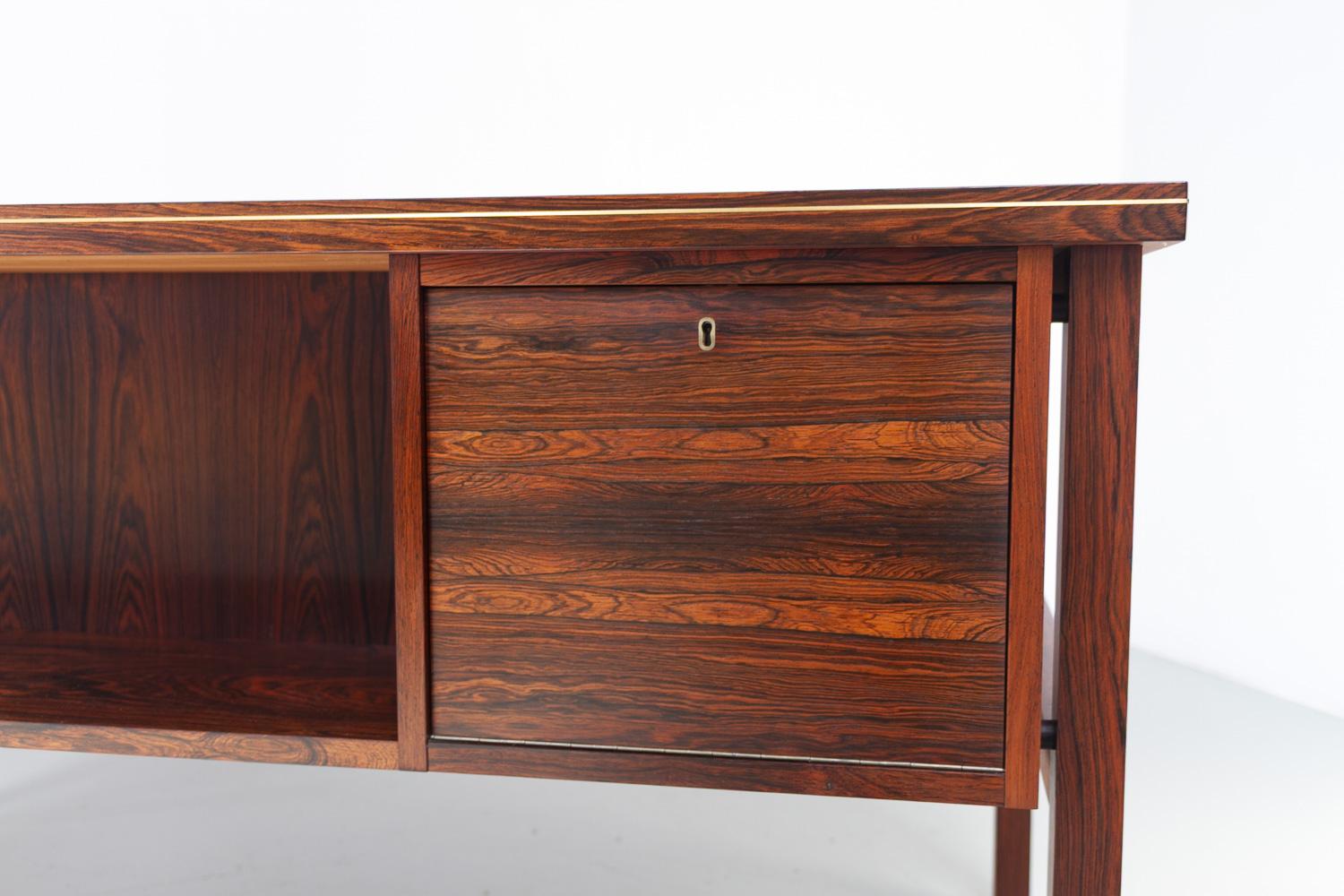 Danish Mid-Century Freestanding Rosewood Desk by Gunnar Falsig, 1960s. For Sale 10