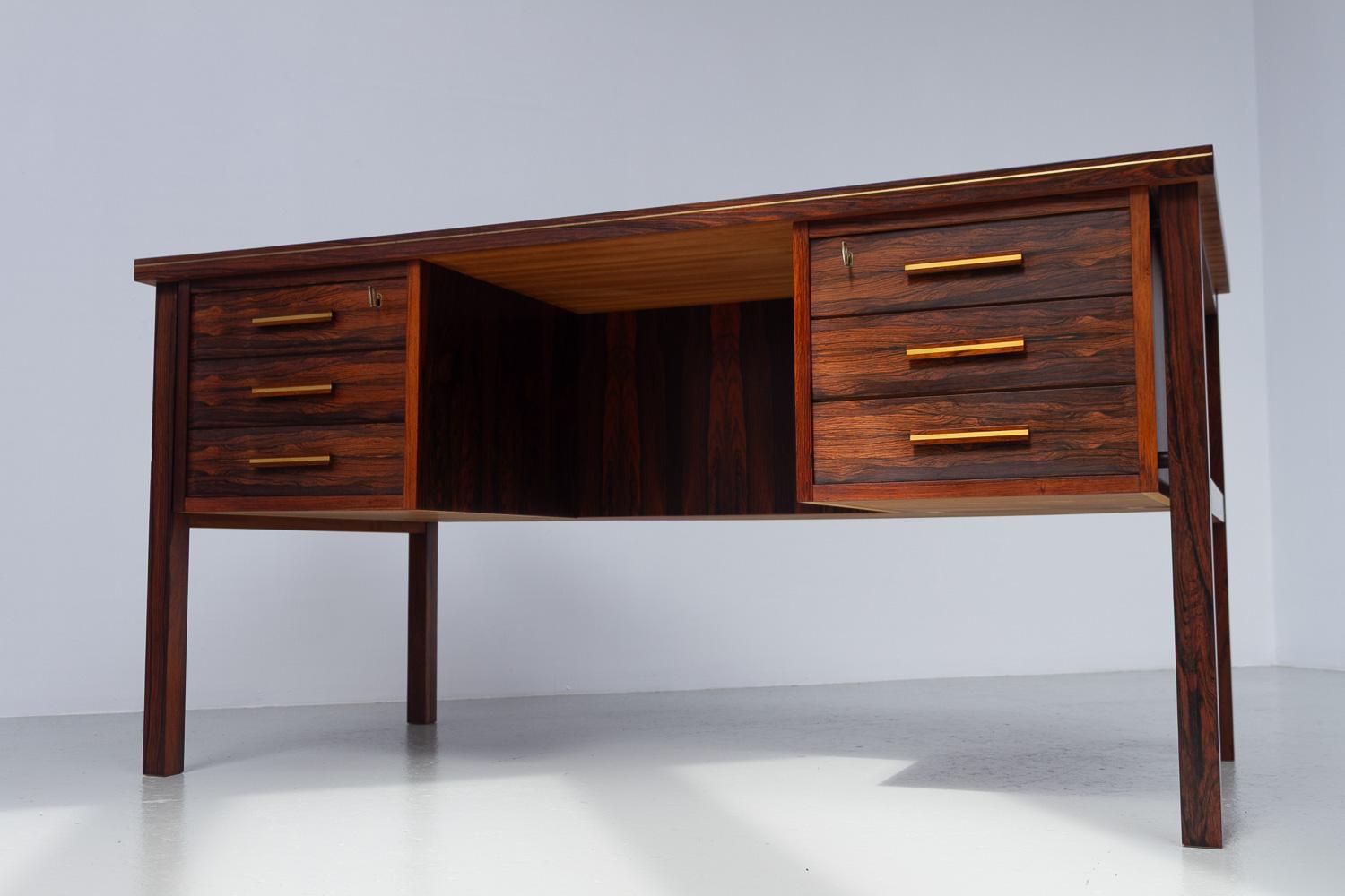 Danish Mid-Century Freestanding Rosewood Desk by Gunnar Falsig, 1960s. For Sale 12
