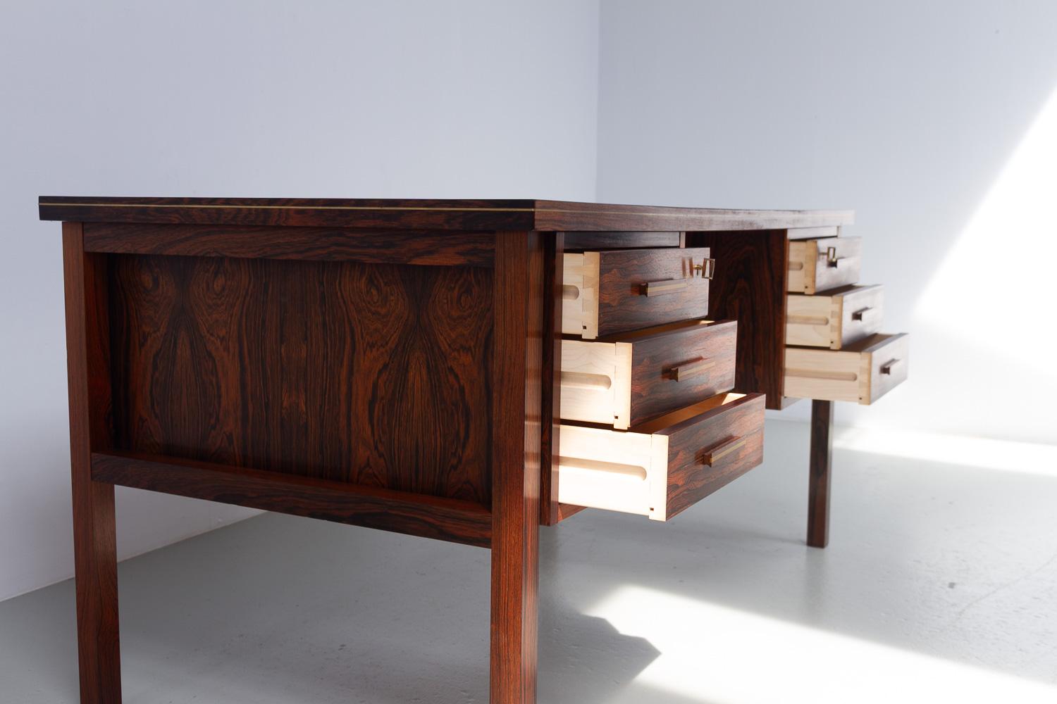Danish Mid-Century Freestanding Rosewood Desk by Gunnar Falsig, 1960s. For Sale 1