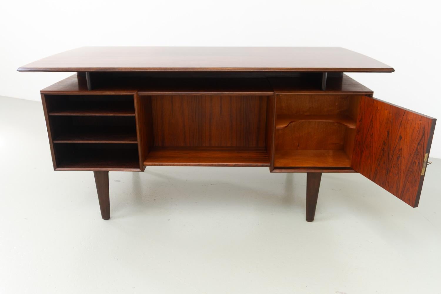 Danish Mid-Century Freestanding Rosewood Desk with Floating Top, 1960s. For Sale 6