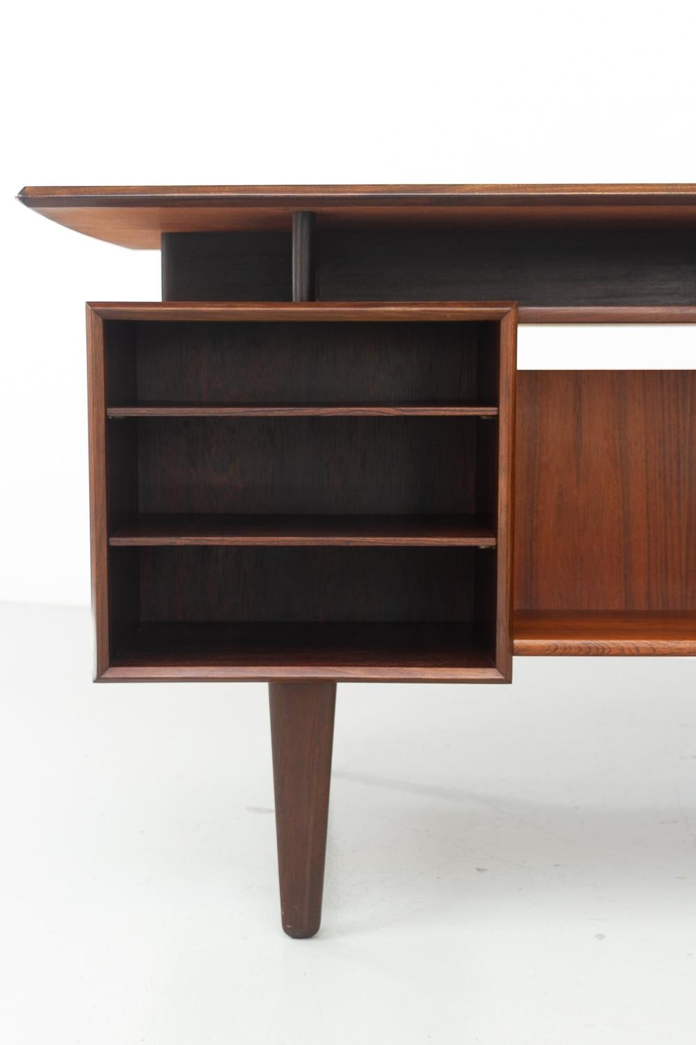 Danish Mid-Century Freestanding Rosewood Desk with Floating Top, 1960s. For Sale 7
