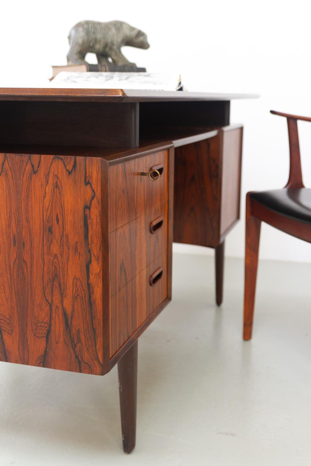 Danish Mid-Century Freestanding Rosewood Desk with Floating Top, 1960s. For Sale 11